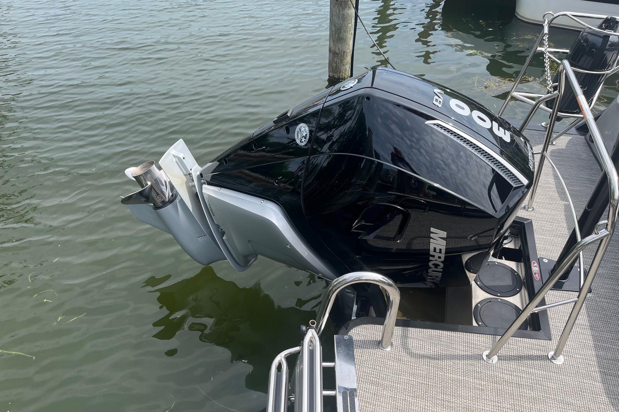 2024 Harris Grand Mariner 250 with Mercury outboard engine docked on water.