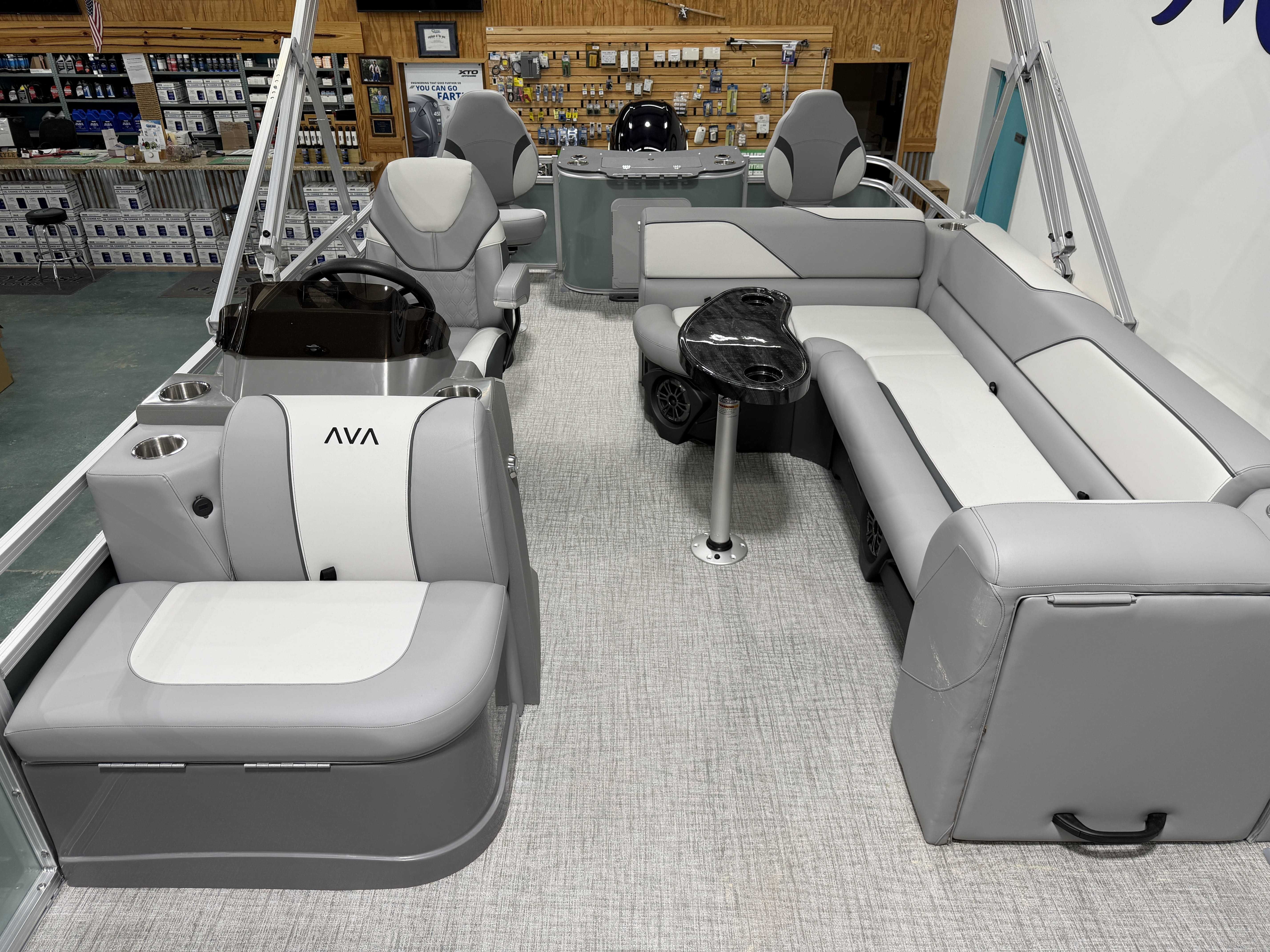 2026 Avalon Venture 85 Rear Fish - 21' - 6