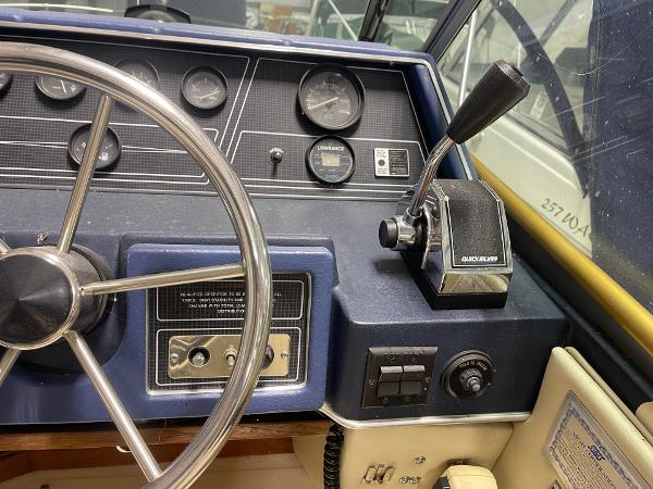 1988 Sea Ray 268 Express Cruiser - 14