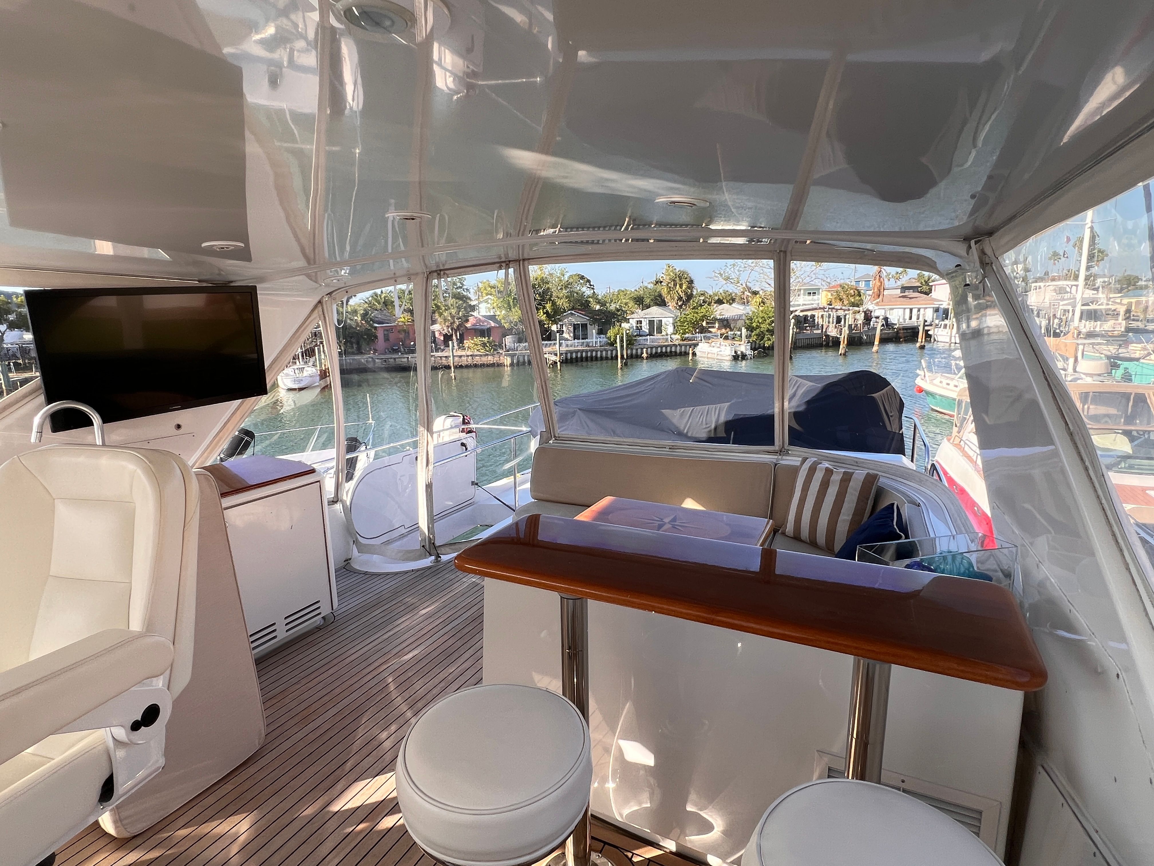 2006 Hatteras 64 Motor Yacht - 35
