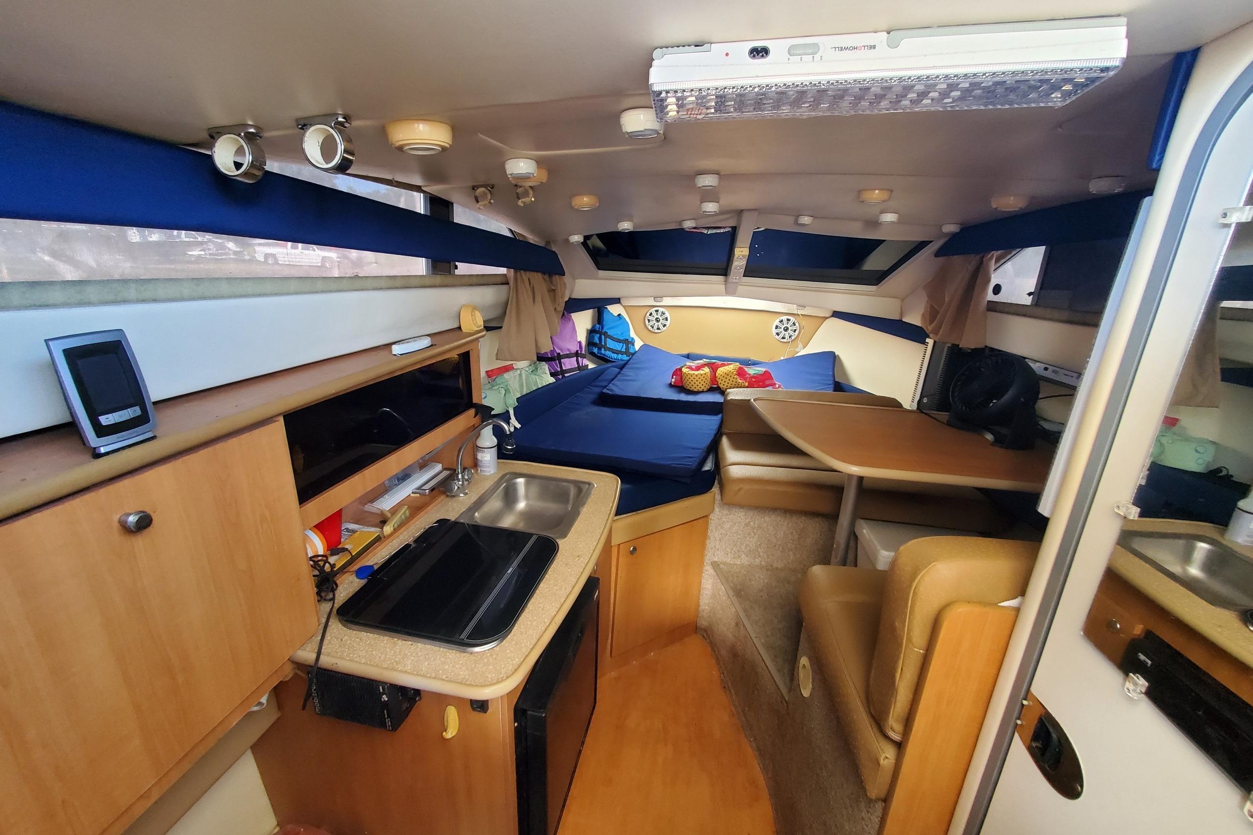 2007 Bayliner Discovery 246 - 9