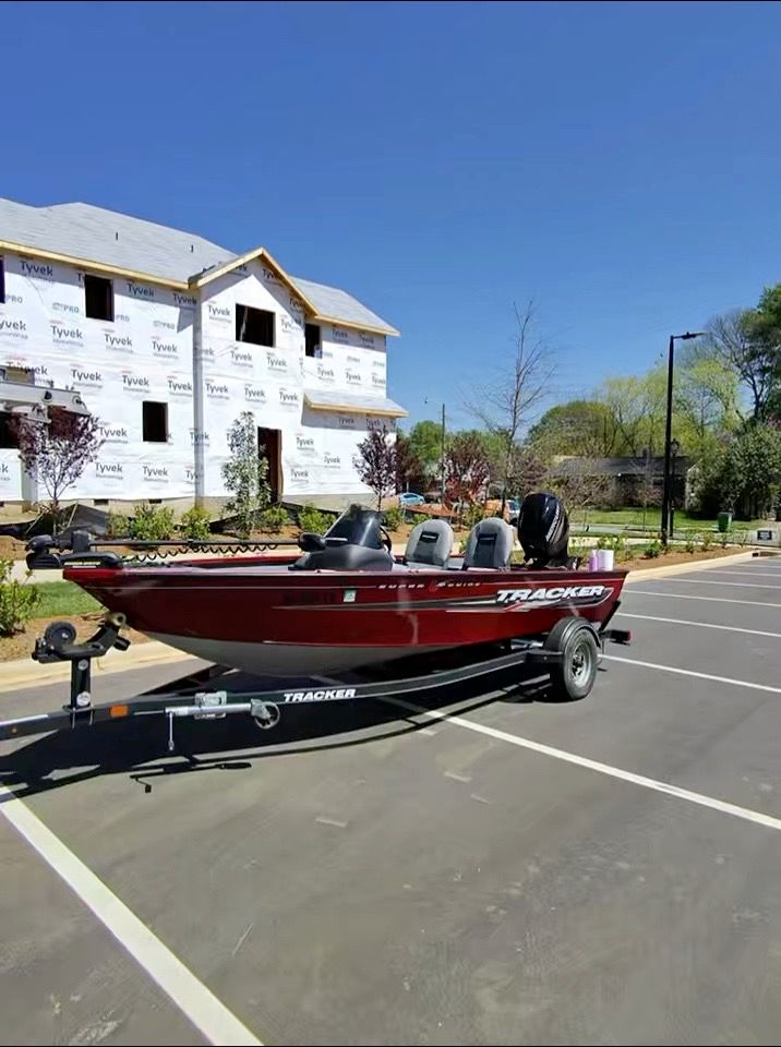 2019 Tracker Super Guide V-16 SC