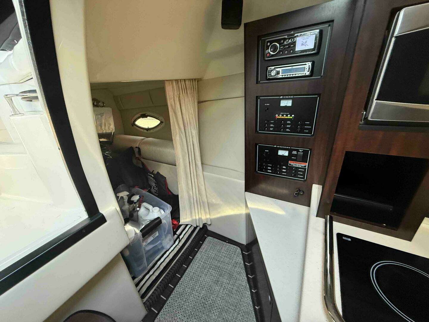 2013 Monterey 280 SCR - Image 10