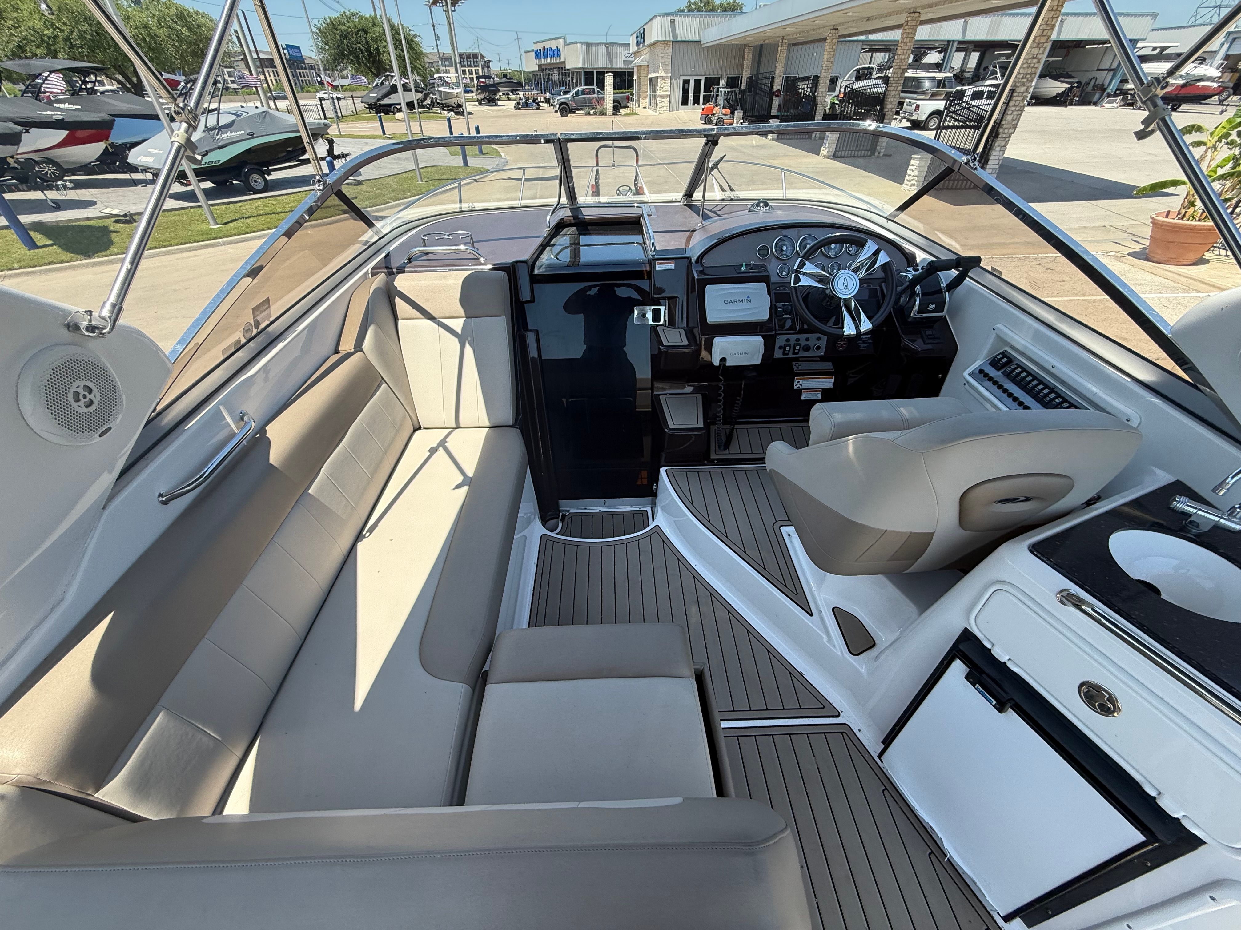2015 REGAL 30 EXPRESS - Image 11