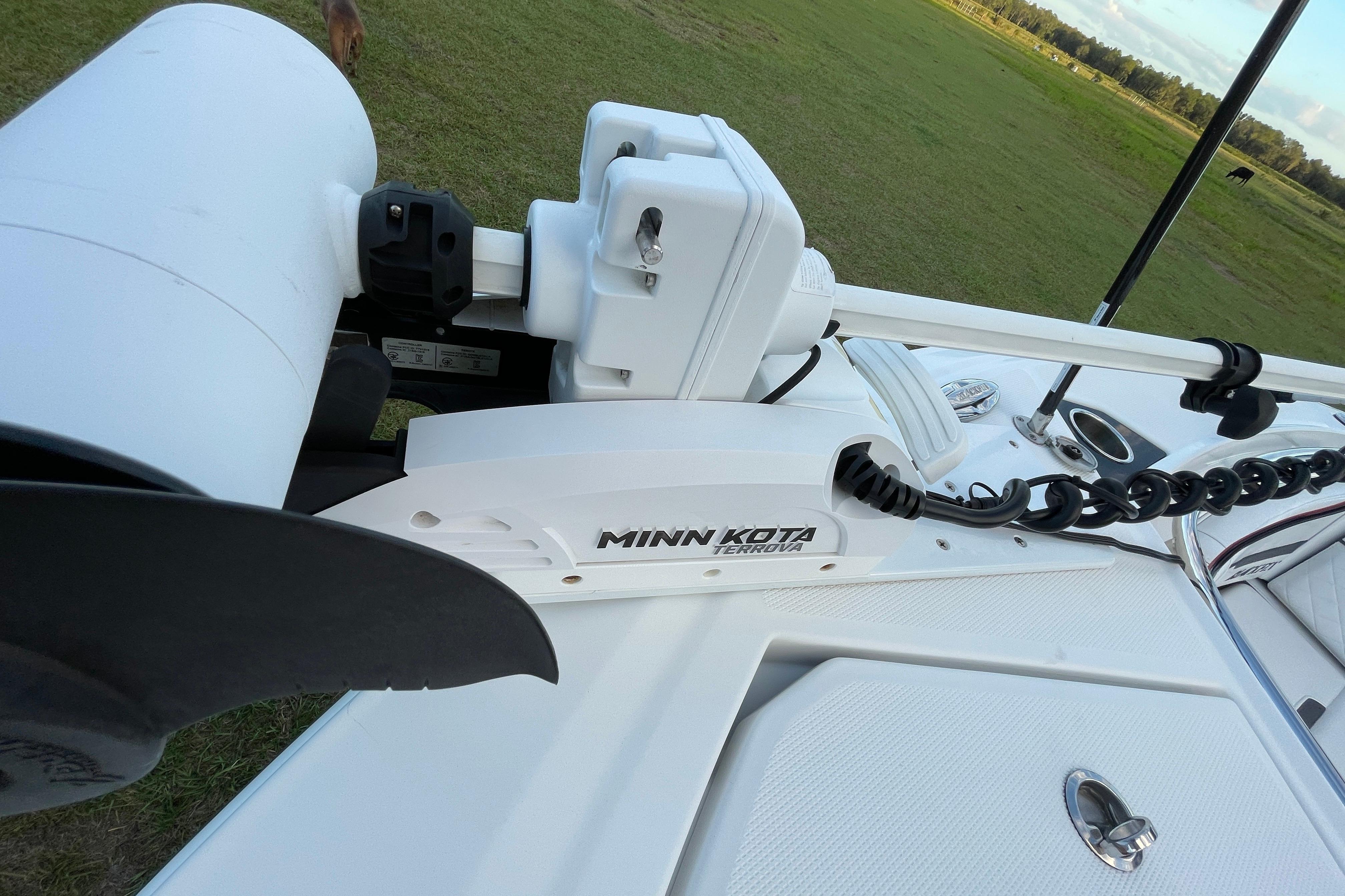 2022 Blackfin 252 CC boat with Minn Kota Terrova trolling motor on deck.