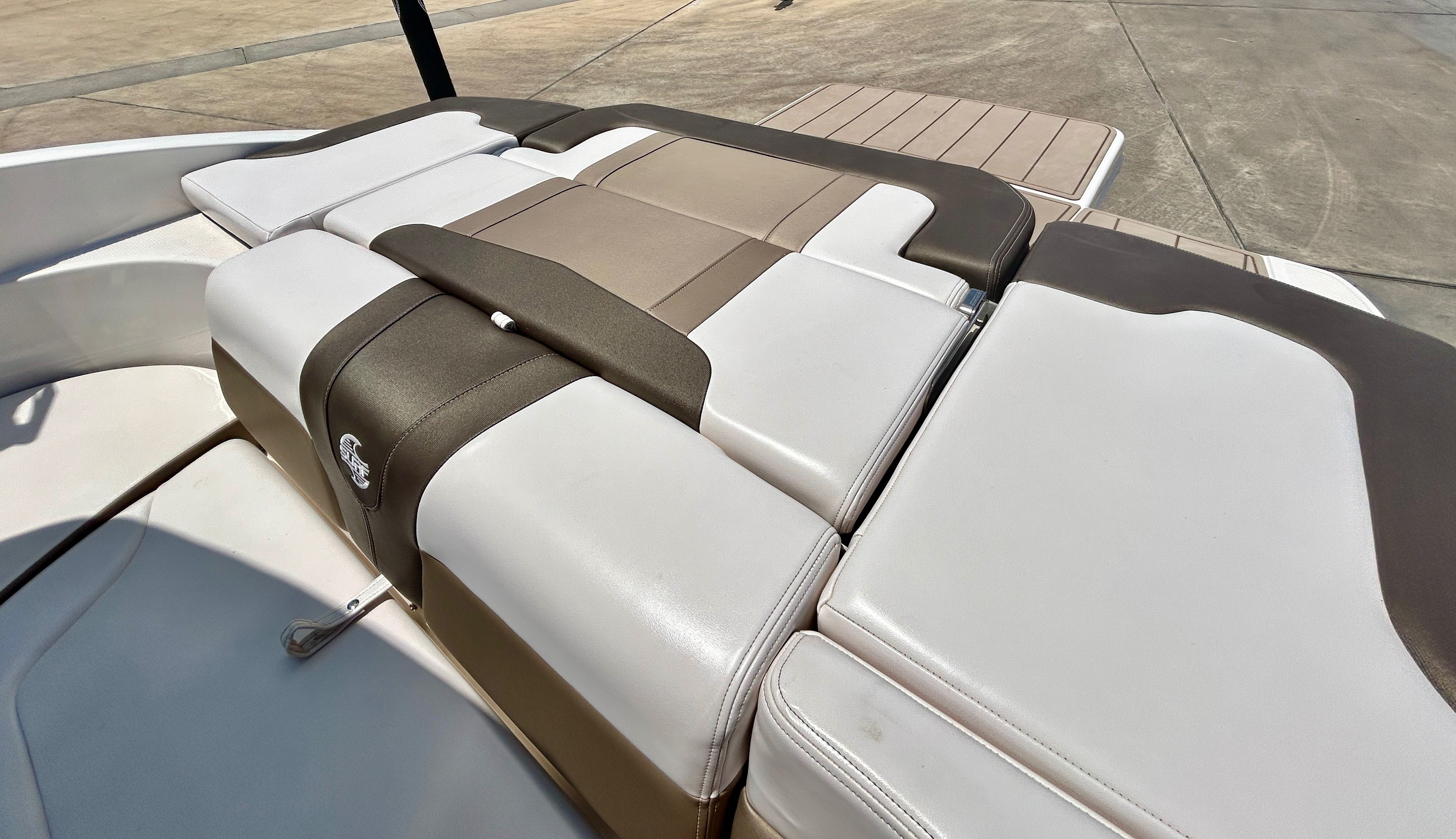 2018 Chaparral 23 Surf - 64
