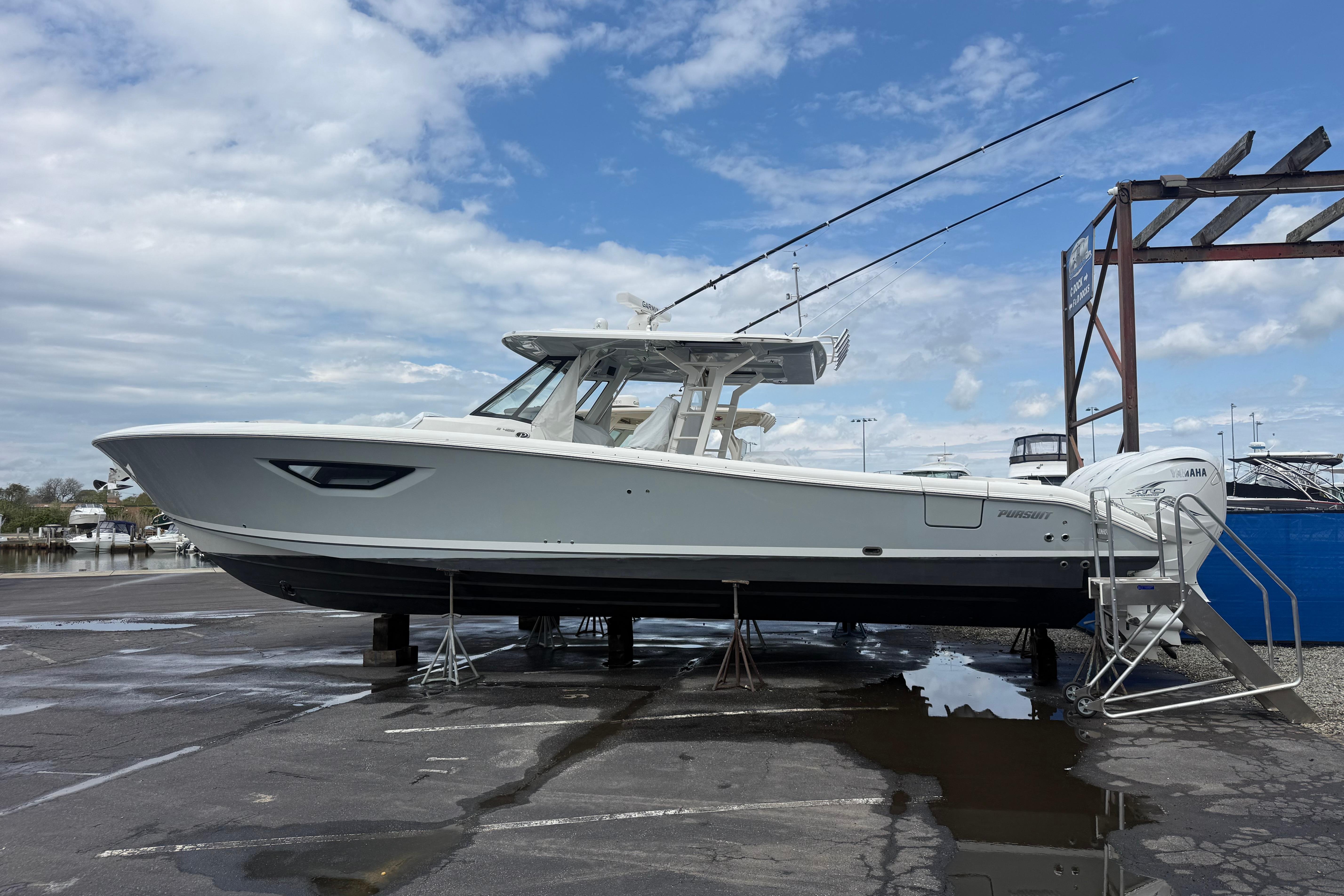 2023 Pursuit S 428 Sport