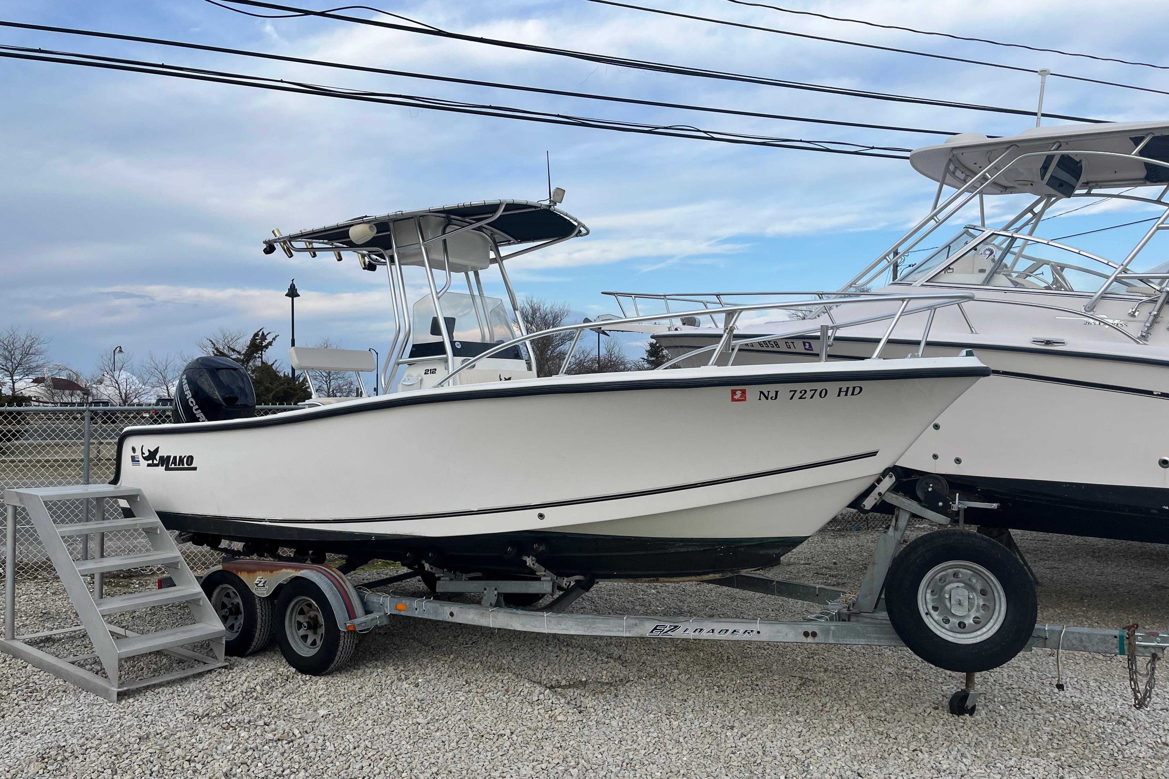2011 Mako 212 Center Console