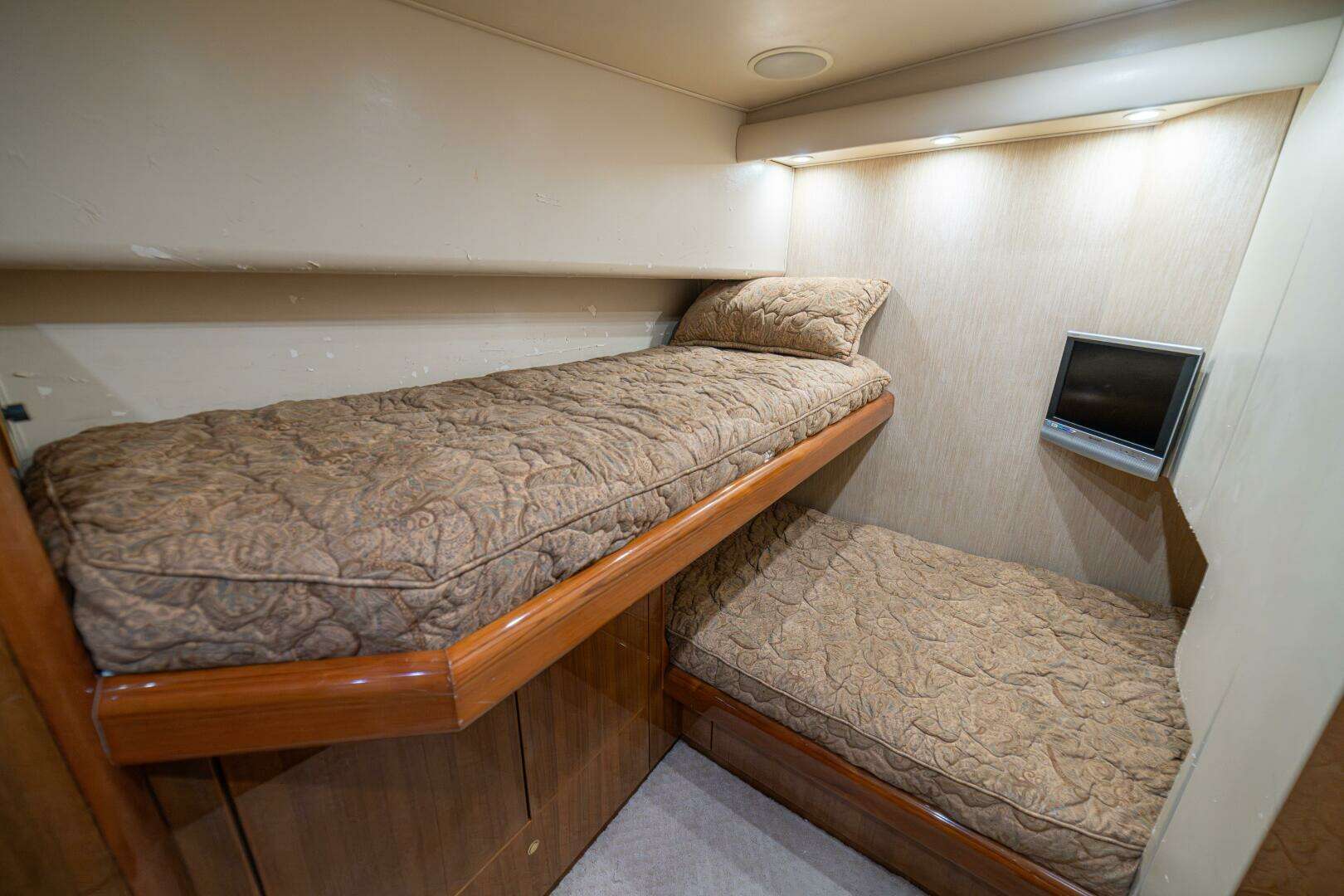 2006 Viking 56 Convertible - Image 49