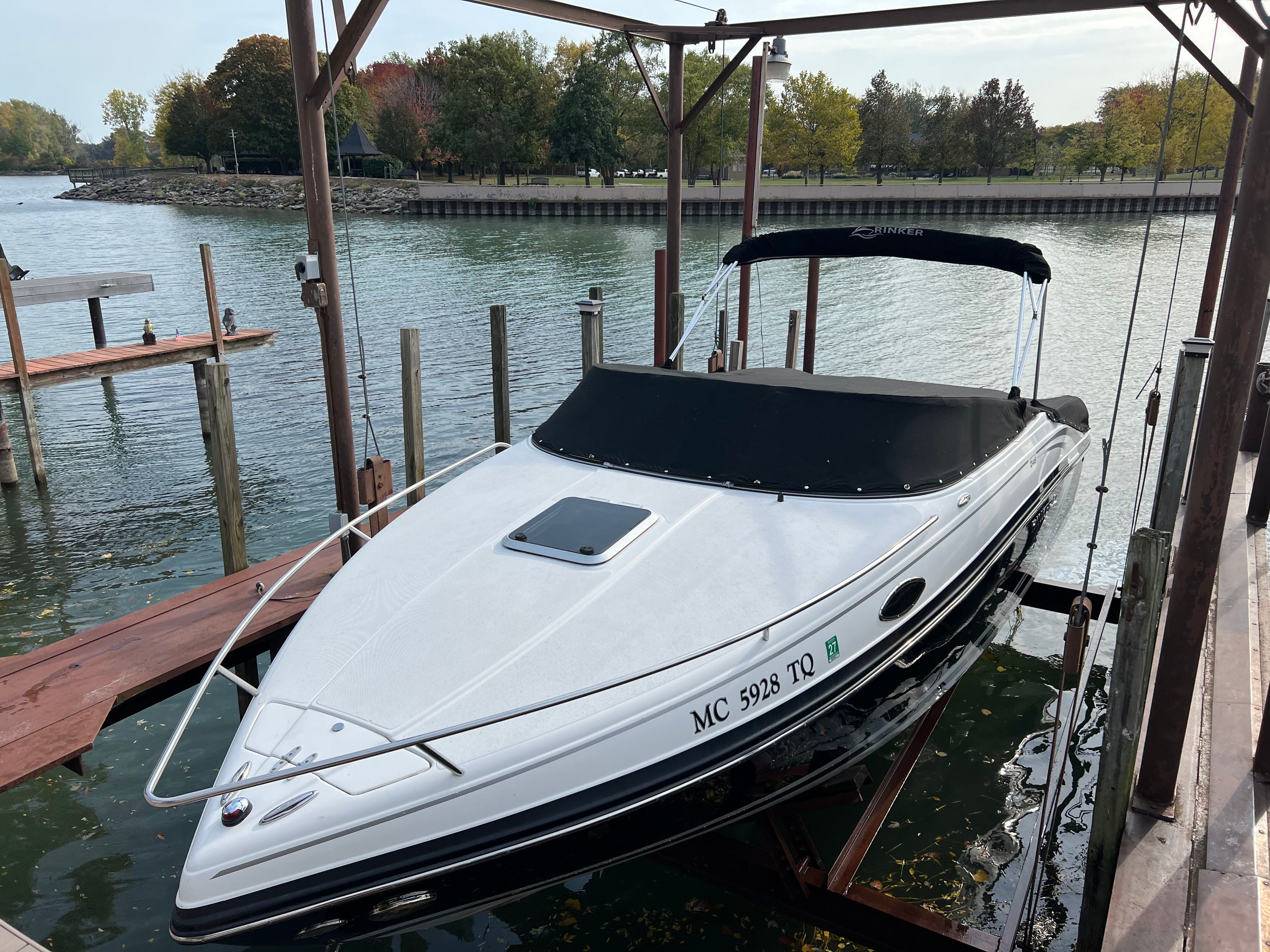 2013 Rinker 246 Captiva Cuddy