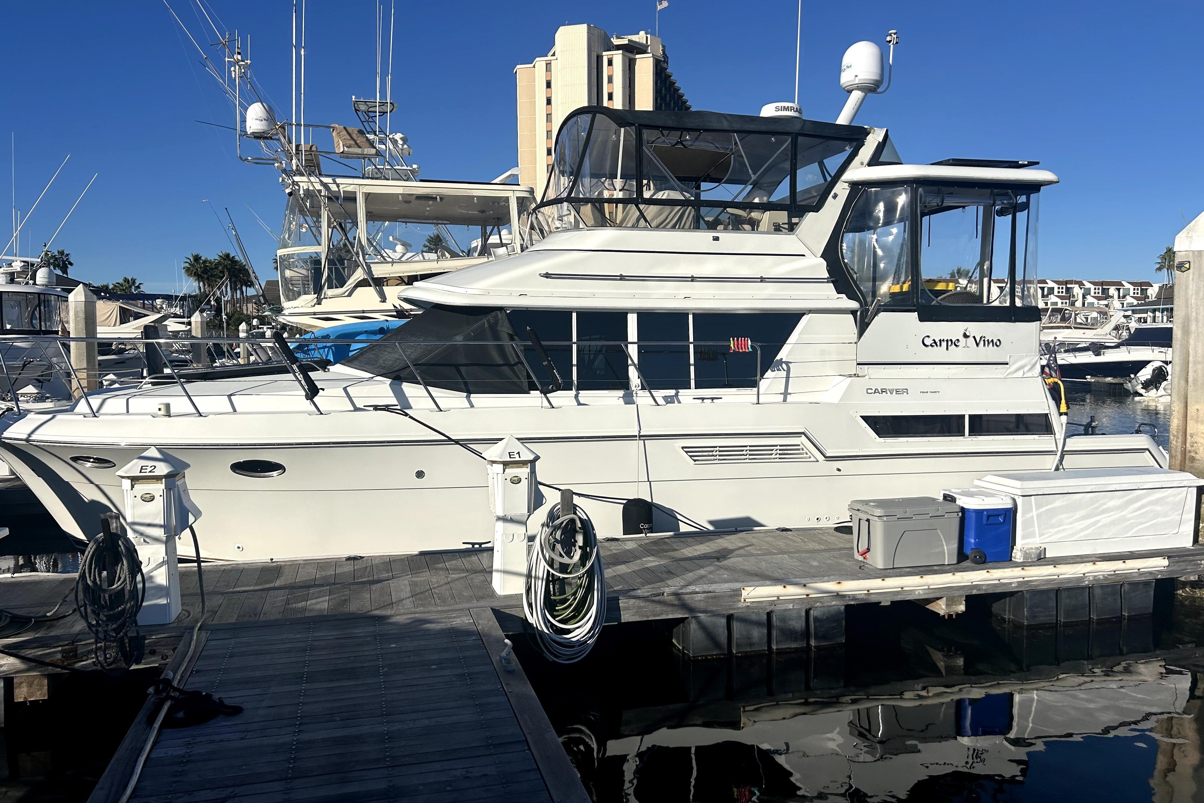 1997 Carver 430 Cockpit Motor Yacht