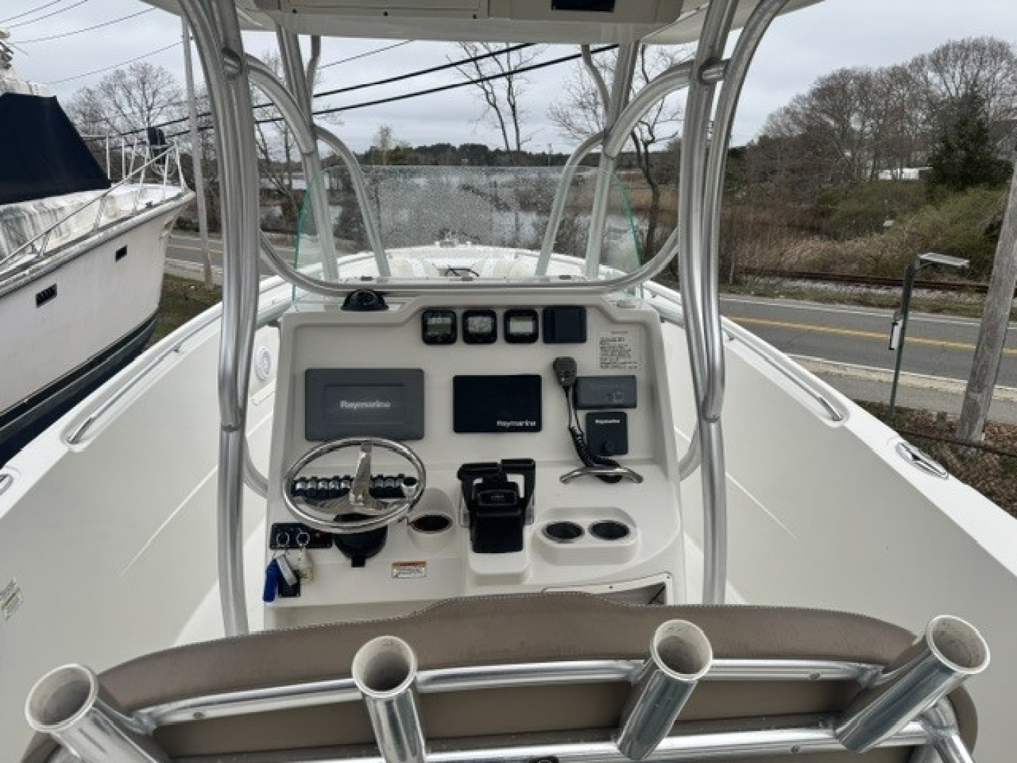 2013 Sailfish 290 CC - Image 9