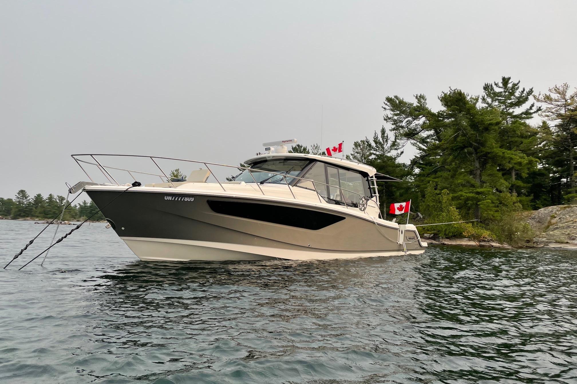 2021 Boston Whaler 405 Conquest