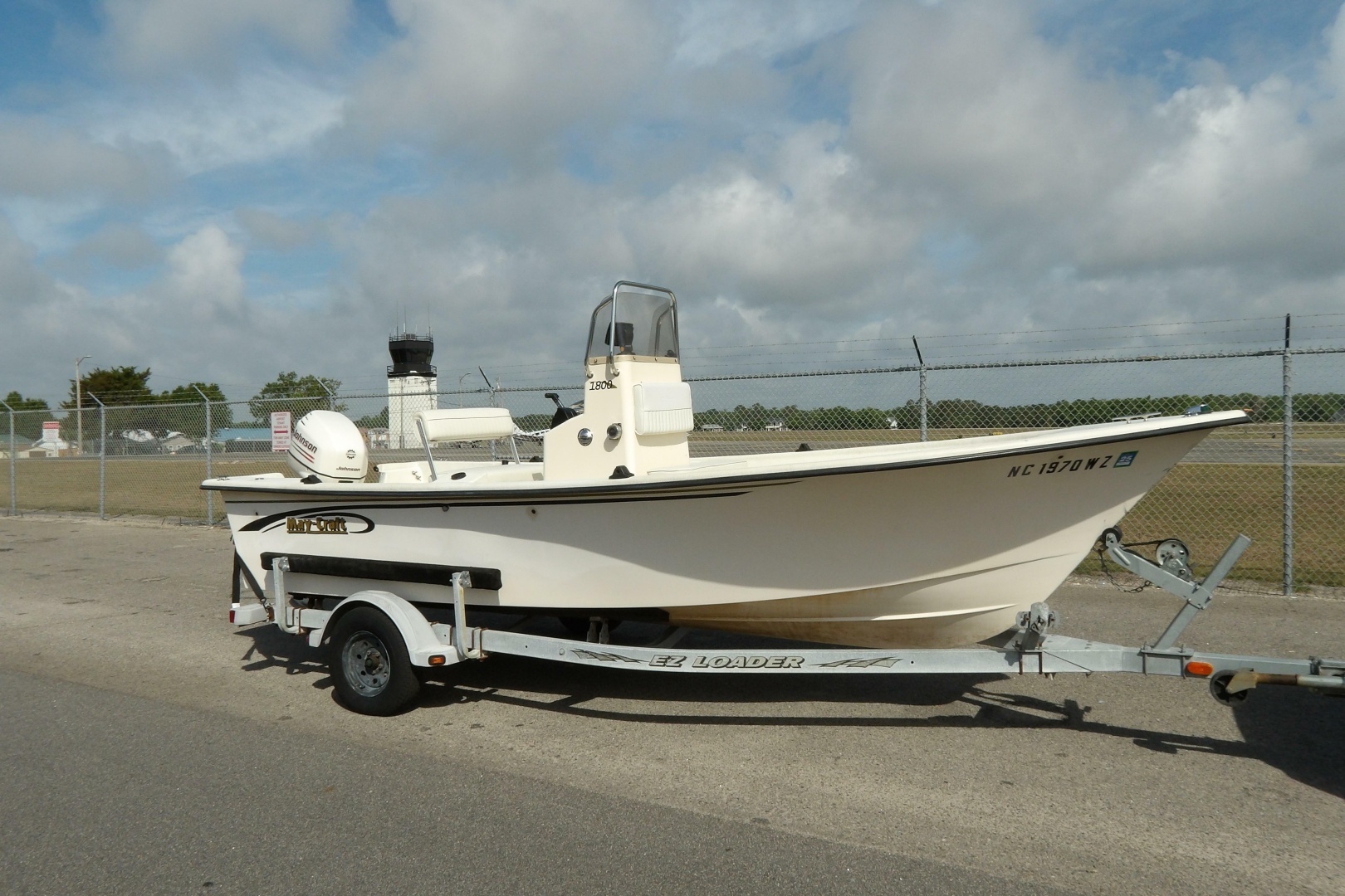 2005 May-Craft 1800 Skiff - Image 3