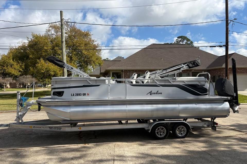 2023 Avalon Venture 85 Quad Lounge