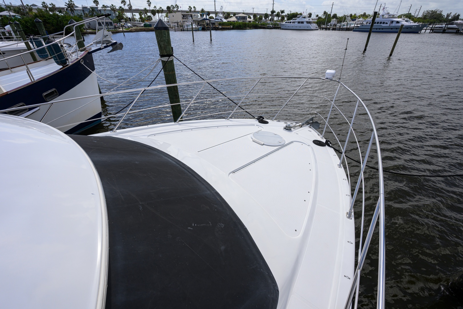 2003 Carver 444 - Image 16