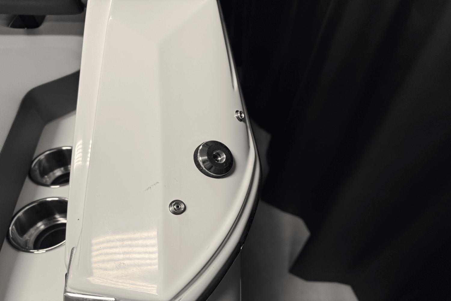 2025 Cobalt R8 Outboard - 26