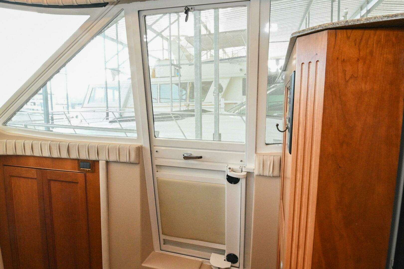 2002 Cruisers Yachts 5000 Sedan Sport - Image 87