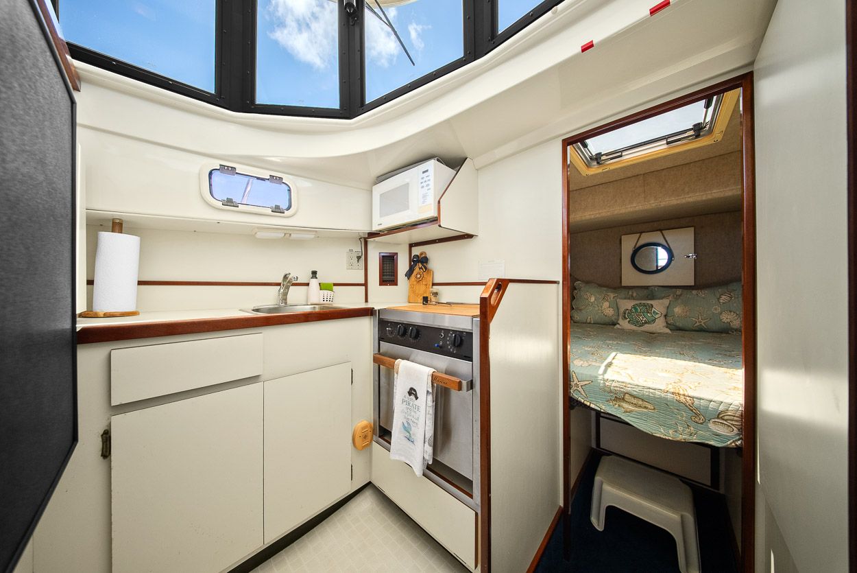 2001 Camano 31 Trawler - 14
