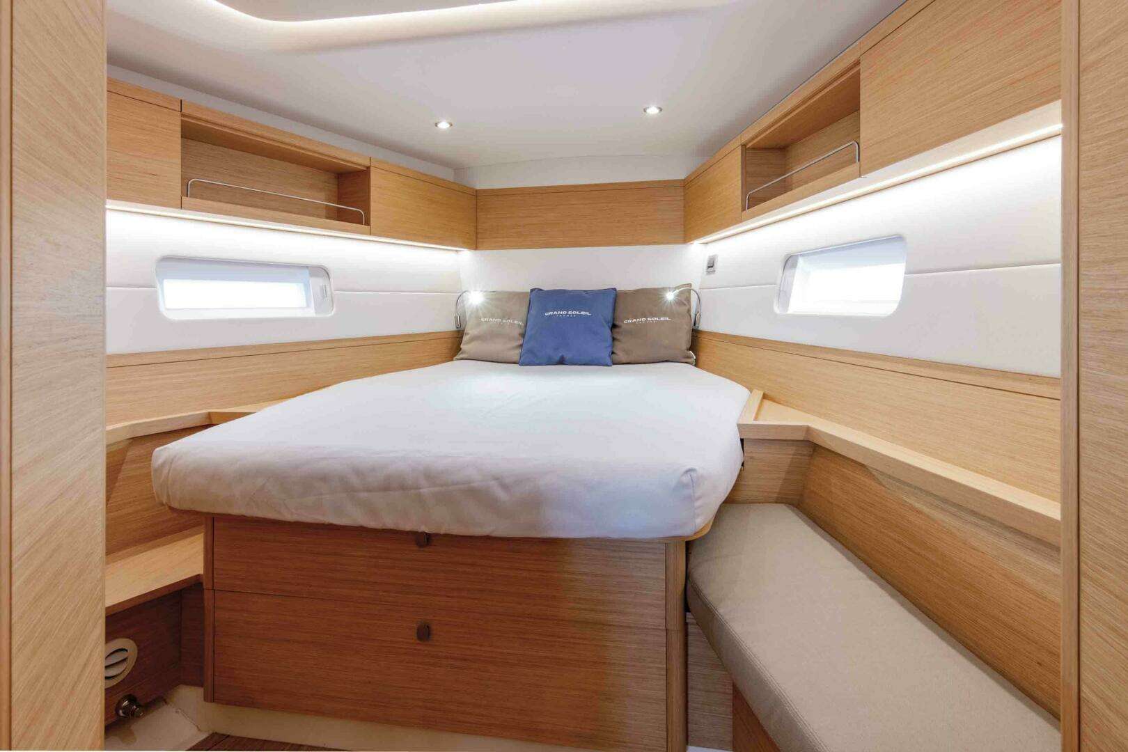 2026 Grand Soleil 42 Long Cruise - Image 16