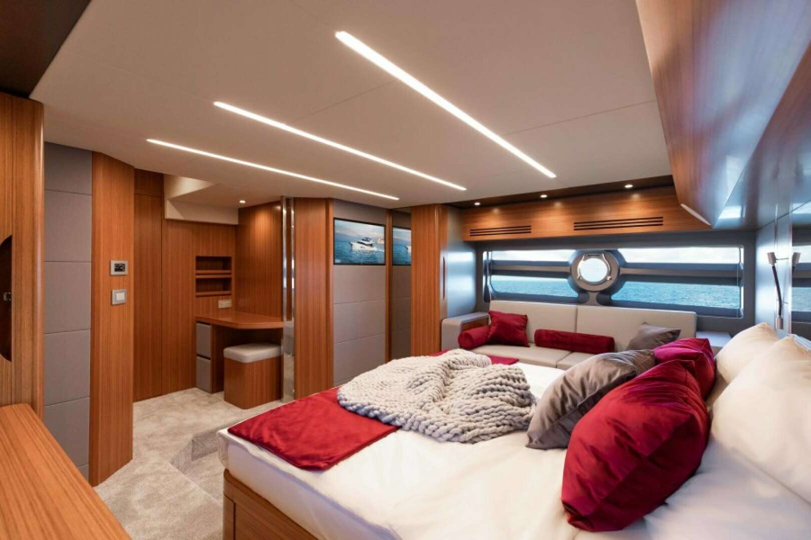 2021 Greenline OceanClass 68 Fly - Image 8