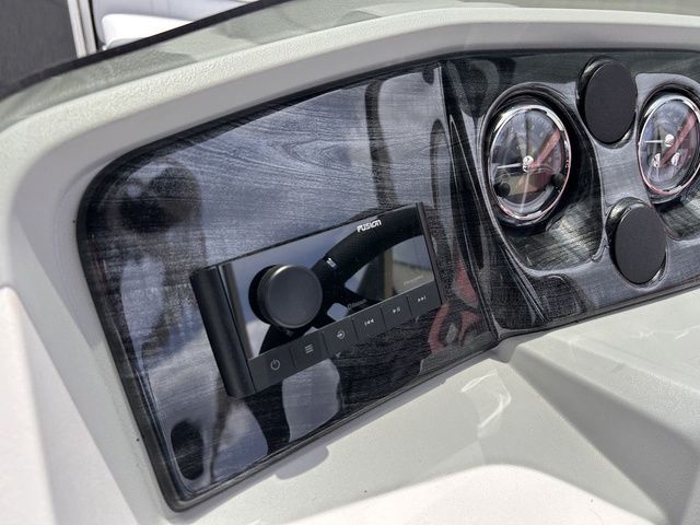 2025 Avalon LSZ Versatile Rear Bench 23 FT - 24