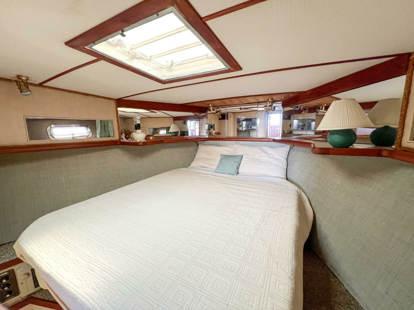 1987 Tollycraft 34 Sedan Sport - Image 41