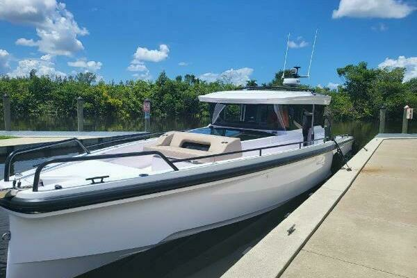 2024 Axopar 37 XC CROSS CABIN