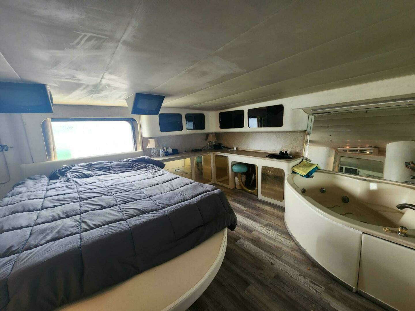 1984 Infiniti Express - Image 37