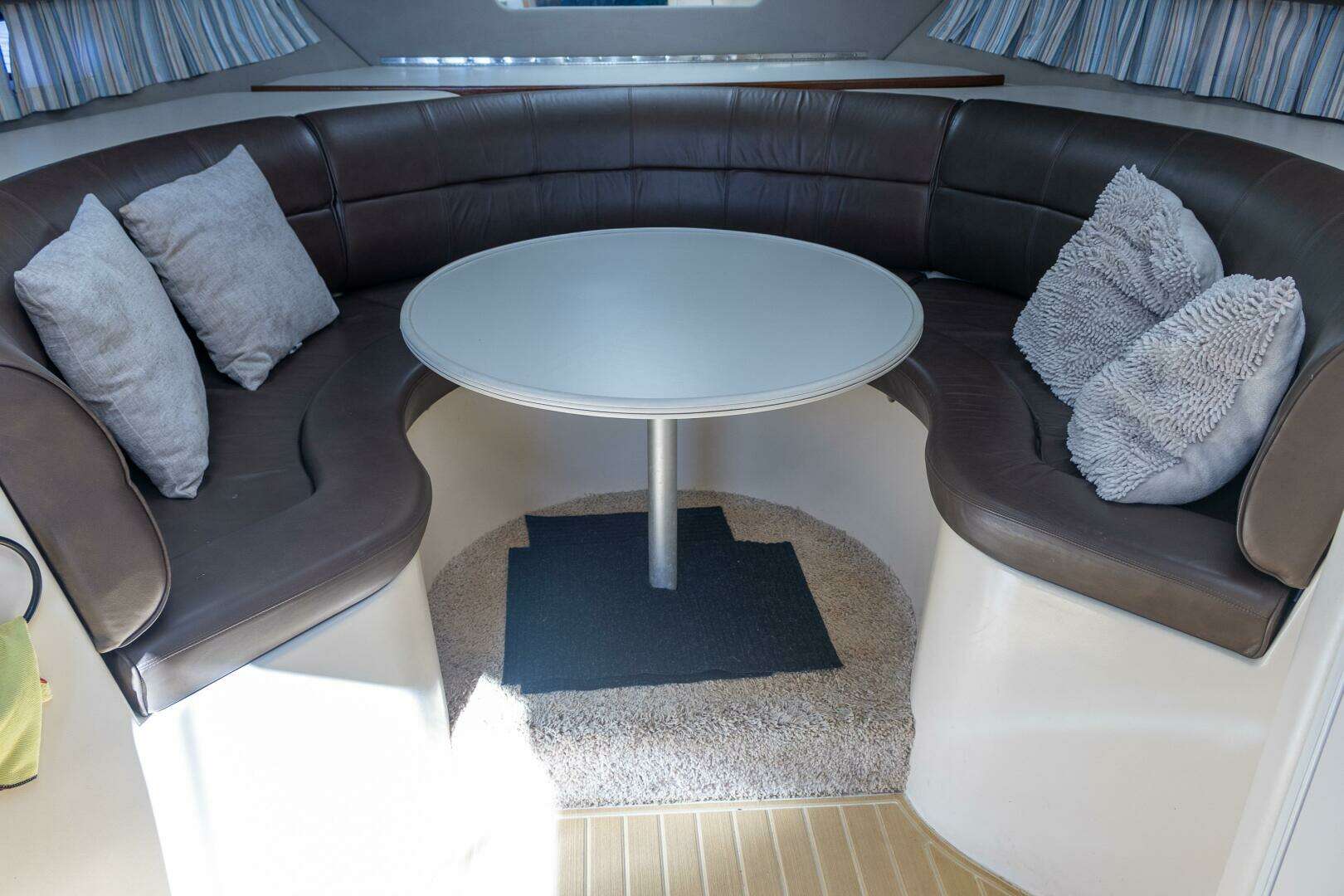 1995 Cruisers ESPRIT 3570 - Image 24