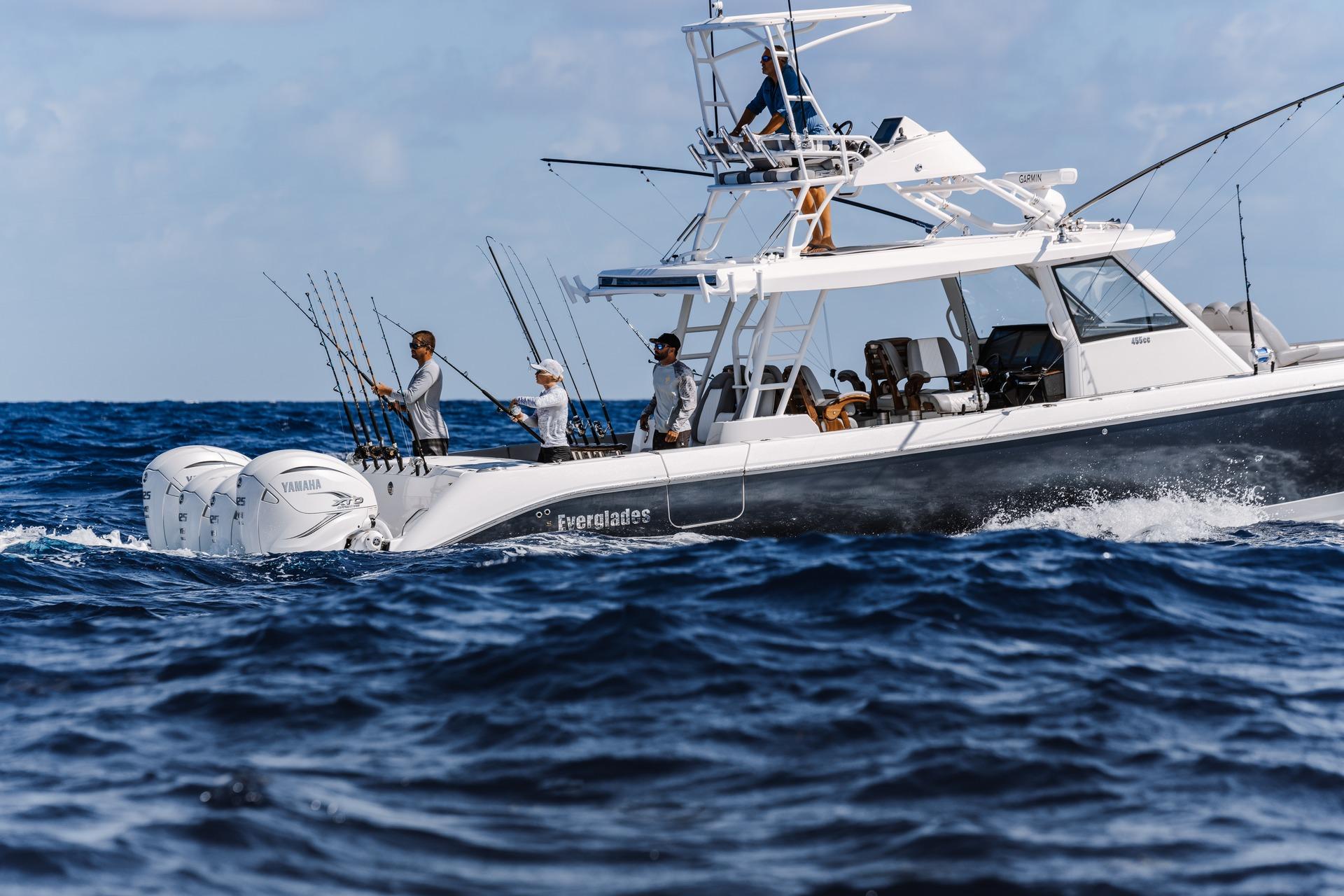 2026 Everglades 455 Center Console boat cruising on open ocean with fishing rods.