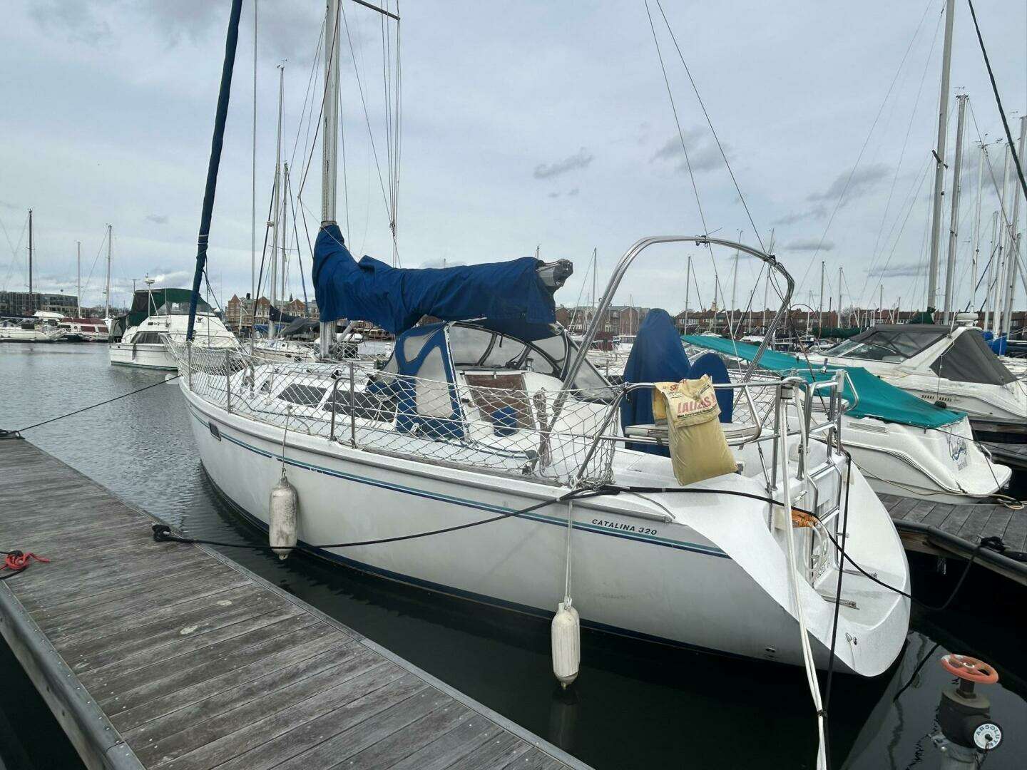 1995 Catalina 320 - Image 41