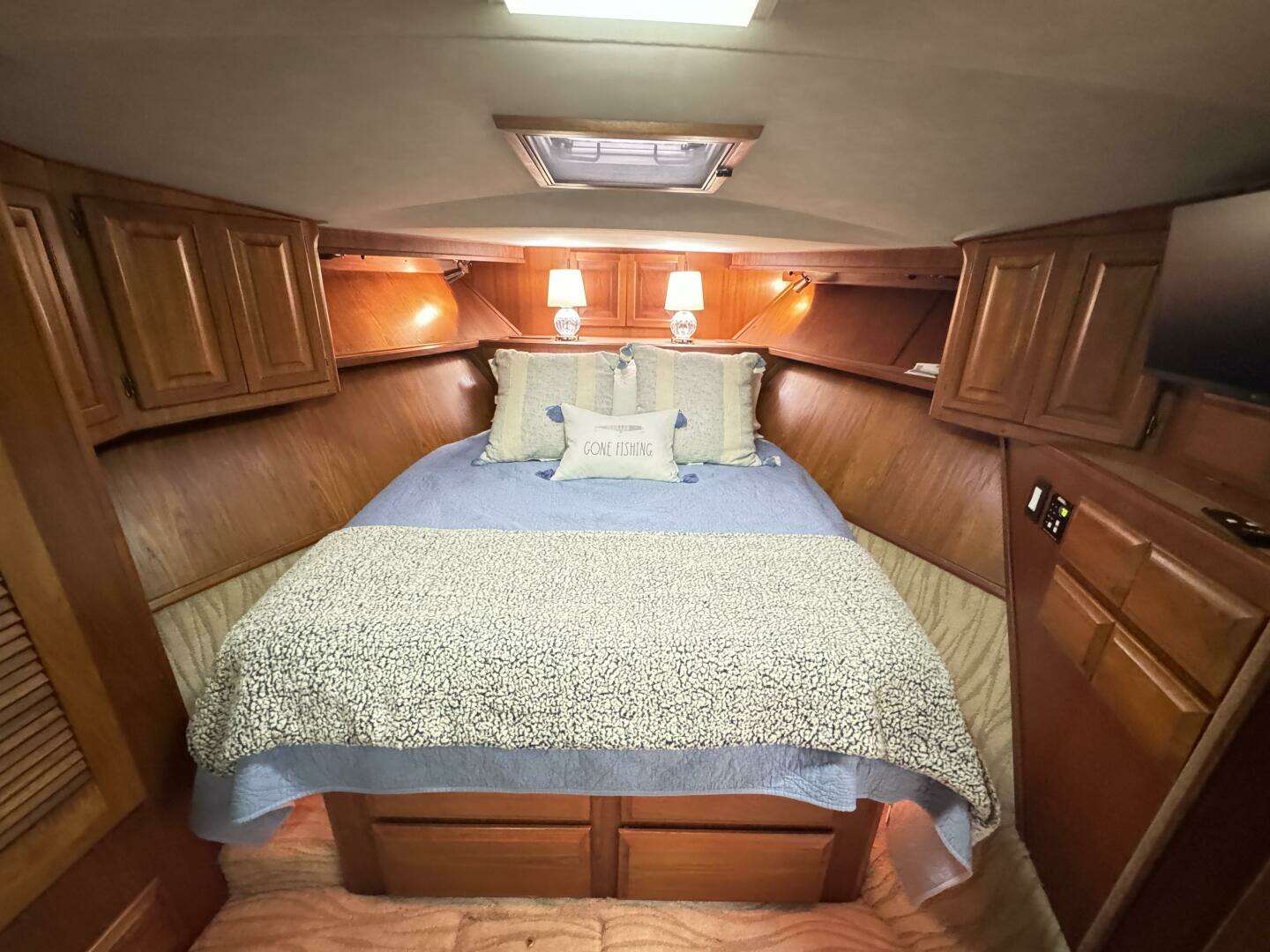 1987 Viking 48 Motor Yacht - Image 58