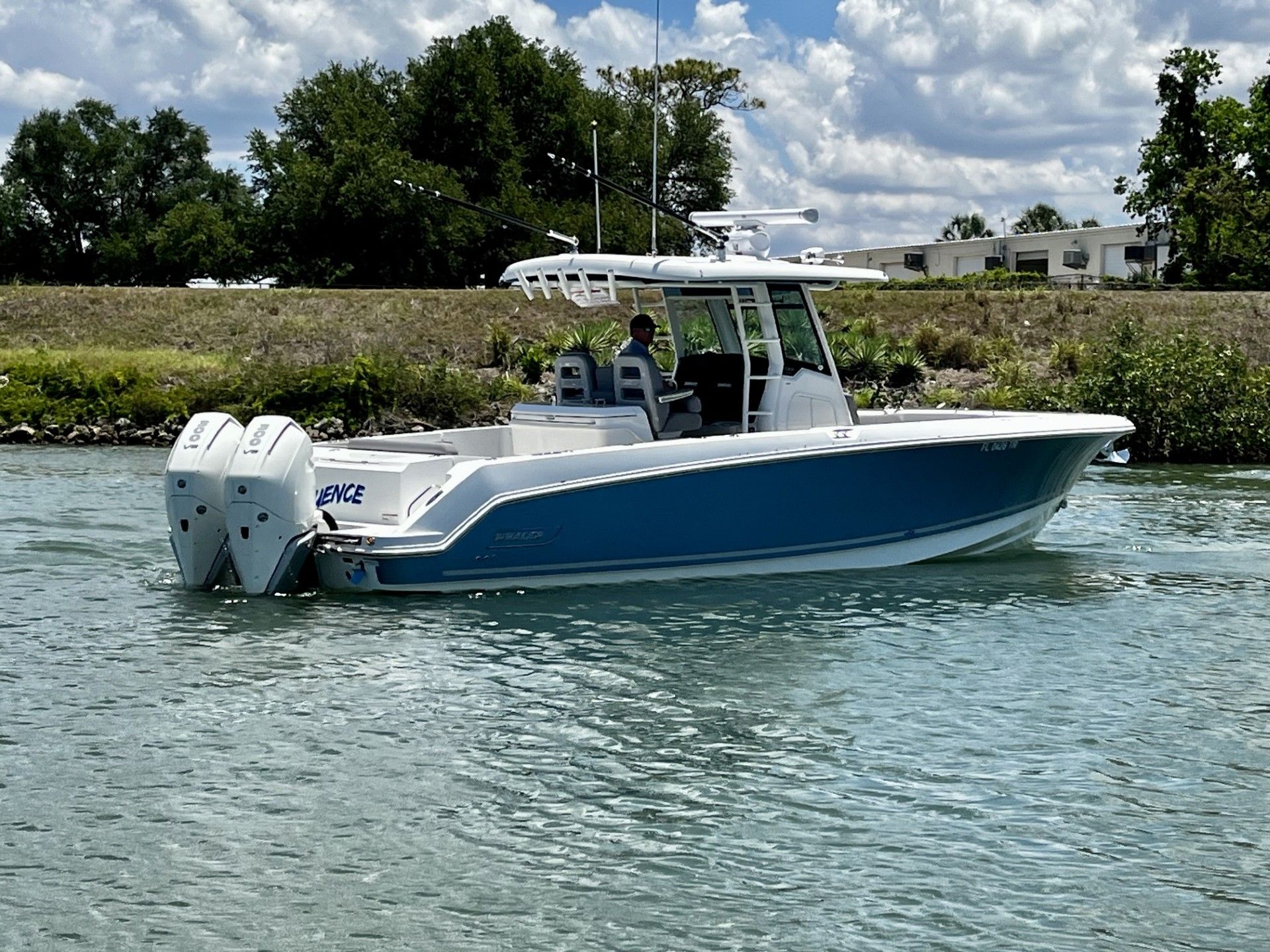 2023 Boston Whaler 330 Outrage - 6