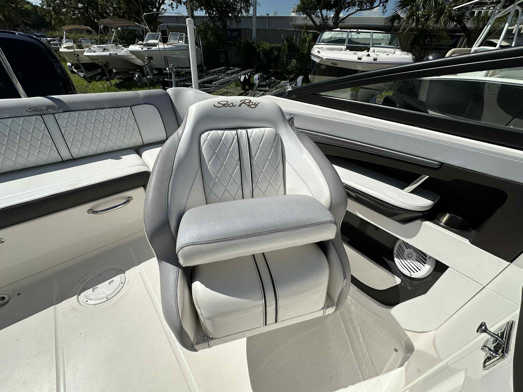 2017 SEA RAY 220 SDX - Image 12