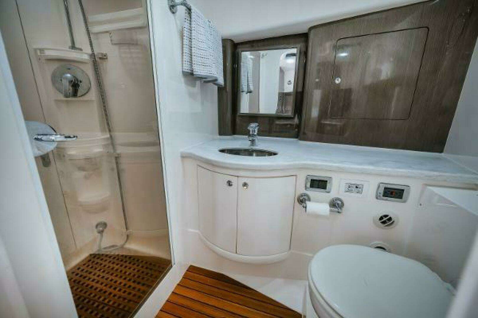 2018 Intrepid 475 Sport Yacht - Image 39
