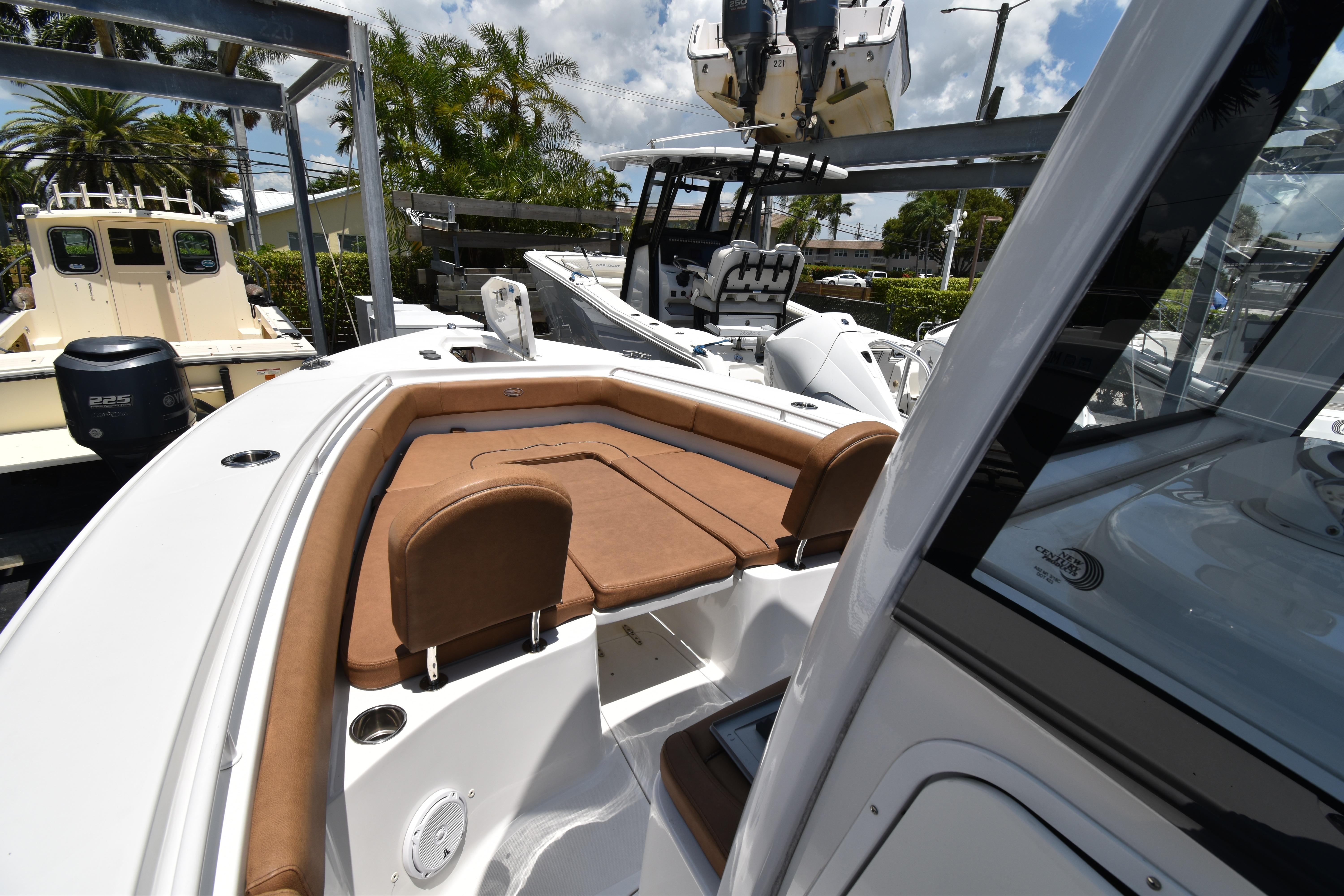 2020 Sea Hunt Ultra 275 SE boat with tan seating and sleek design.