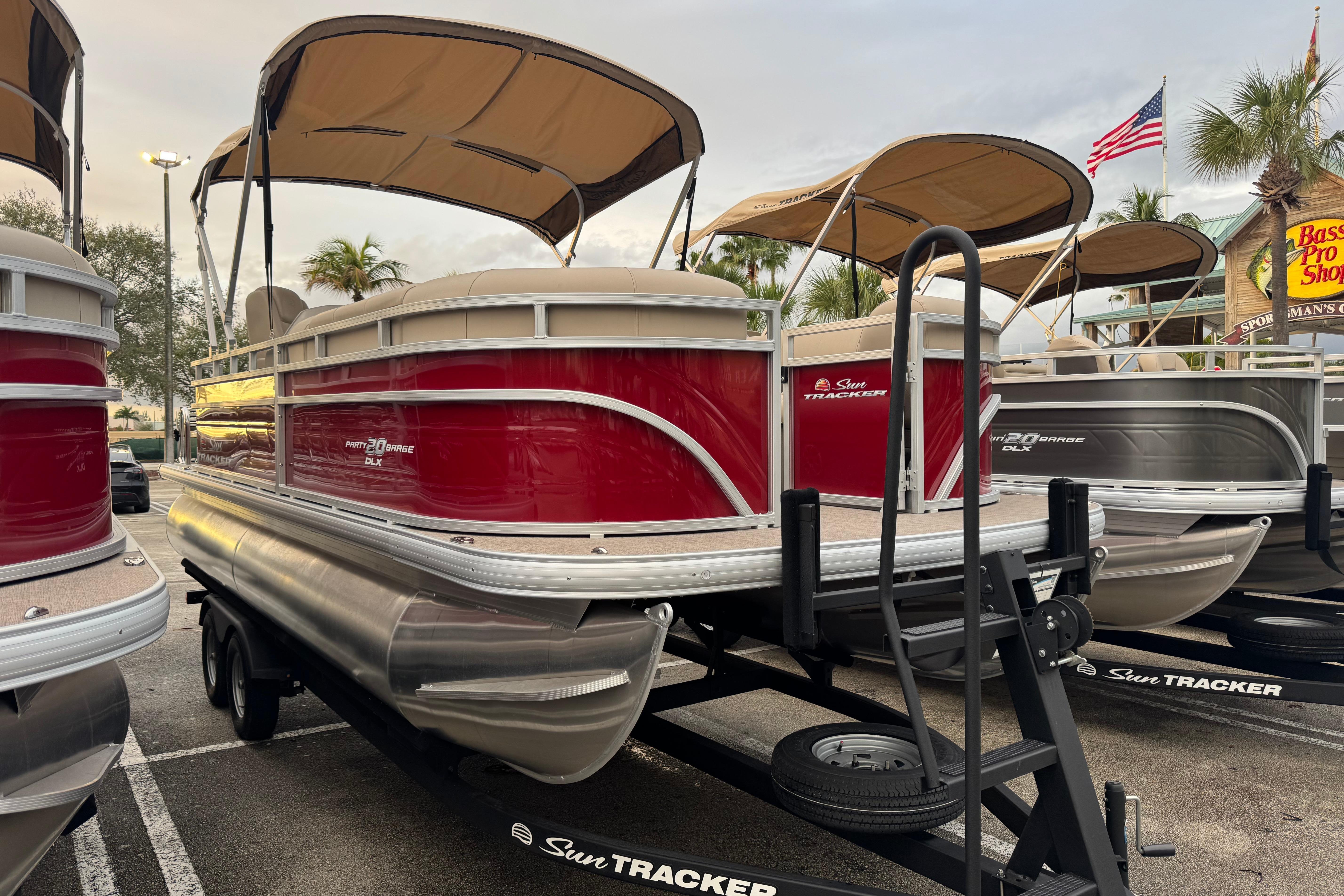 2025 Sun Tracker Party Barge 20 DLX