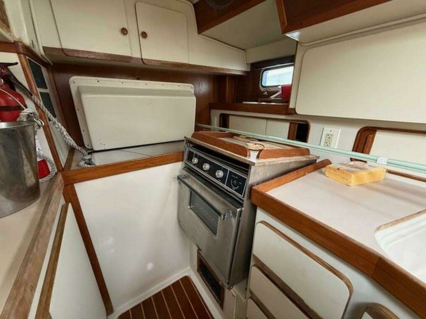 1987 Irwin 38 - Image 28
