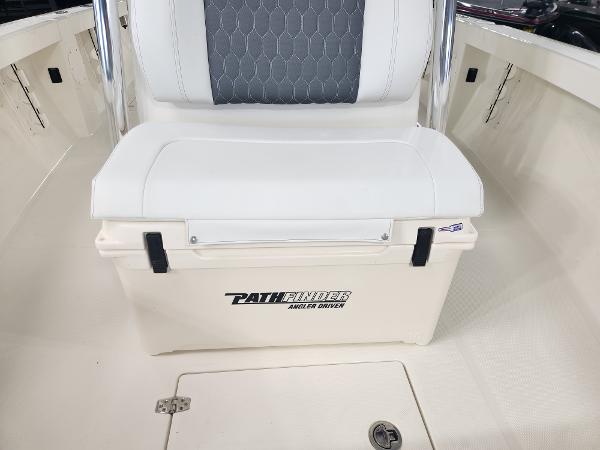 Pathfinder 2400 Open 2025 boat seat with storage compartment, featuring white and gray upholstery.