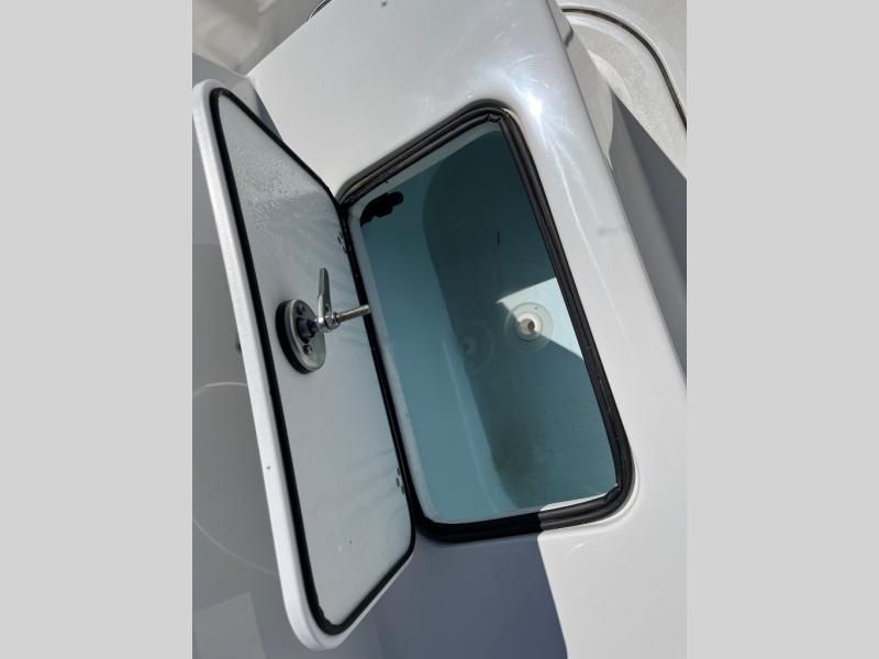 2025 Parker 18SE Center Console - 16