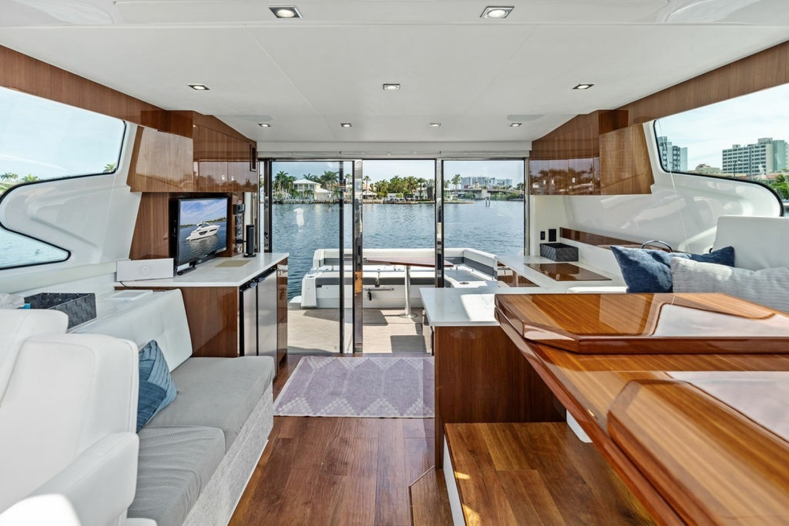 2022 Cruisers Yachts 46 CANTIUS - Image 28