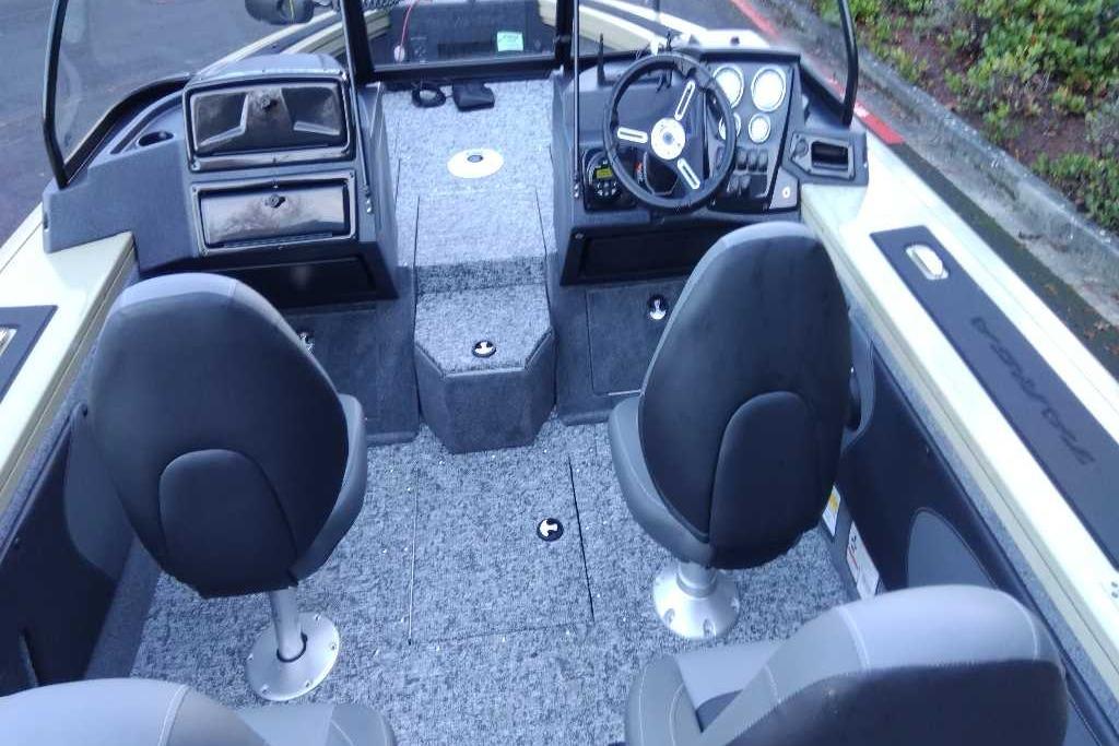 2026 Tracker Targa V-19 Combo boat interior with dual seats and modern dashboard.