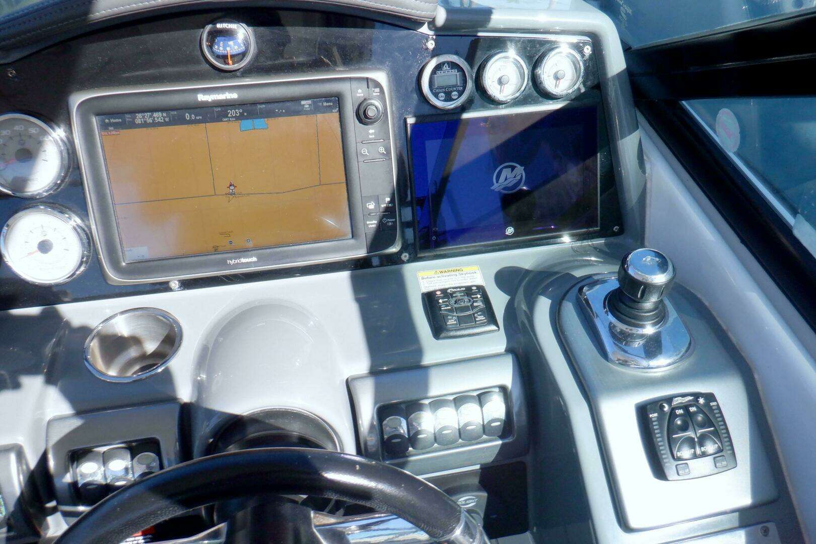 2015 Formula 350 Crossover Bowrider - Image 27