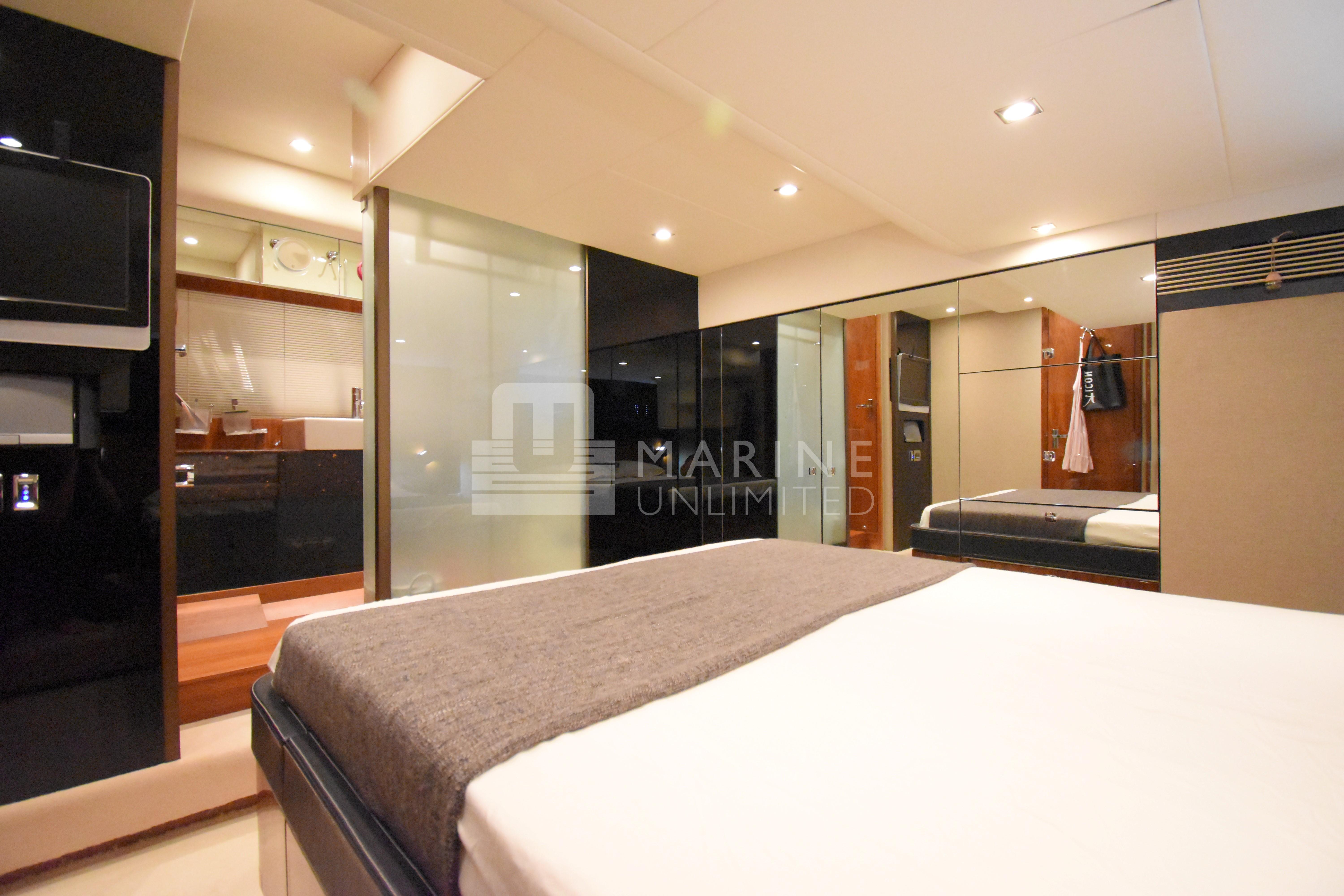 2010 Fairline Squadron 55 - 62