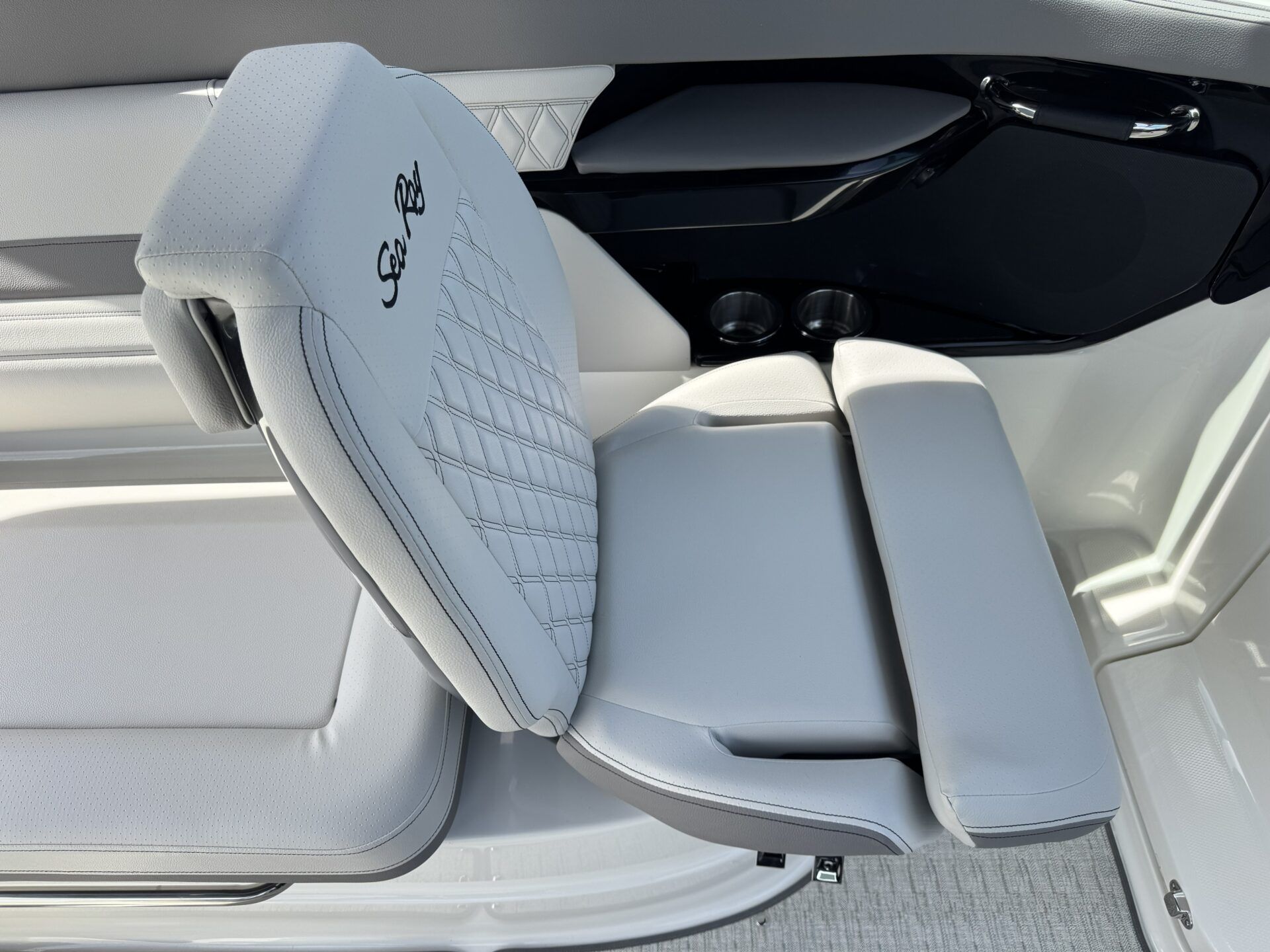 2026 Sea Ray SXO260 - 10