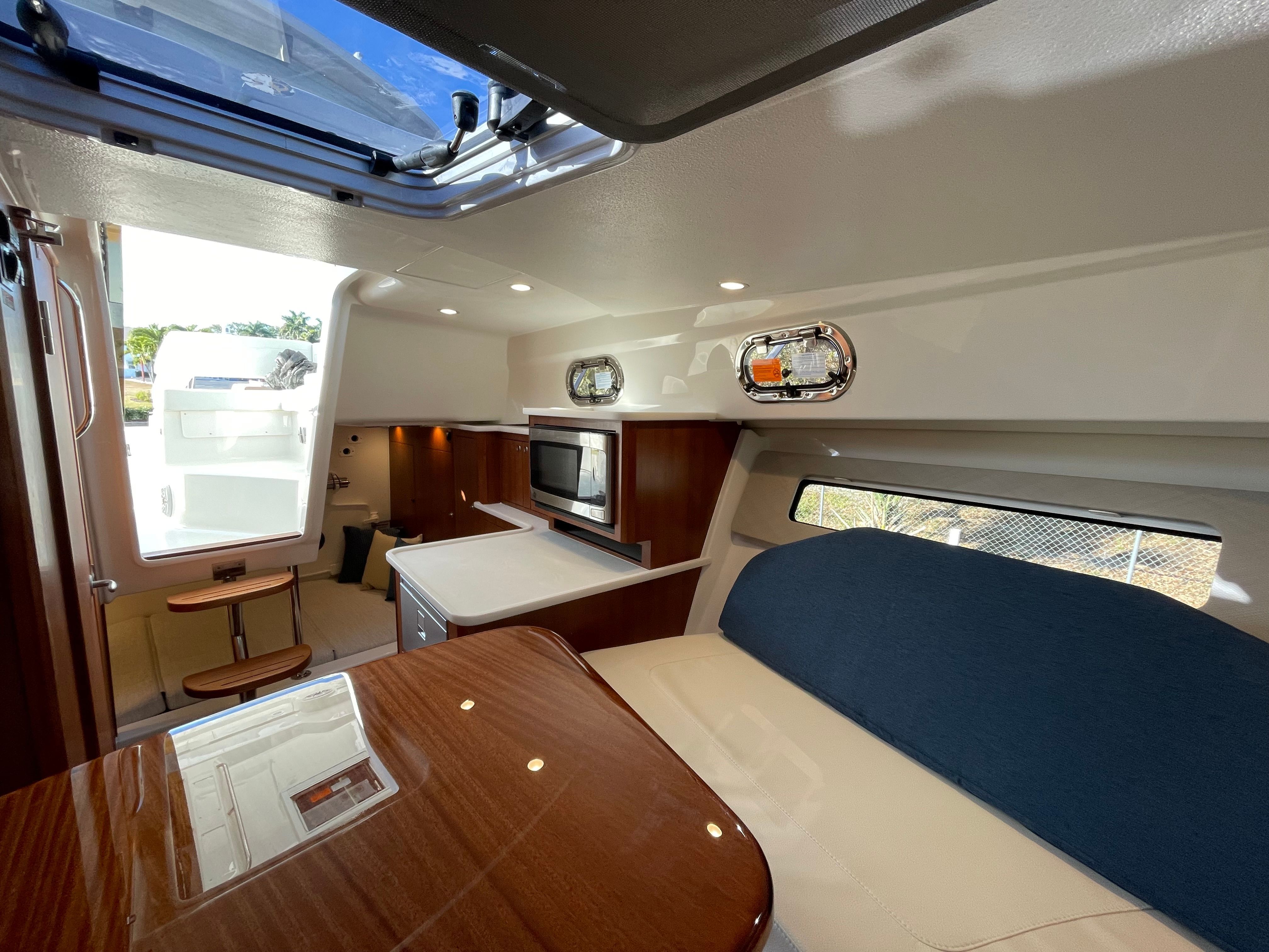 2026 PURSUIT 325 OS - Image 31