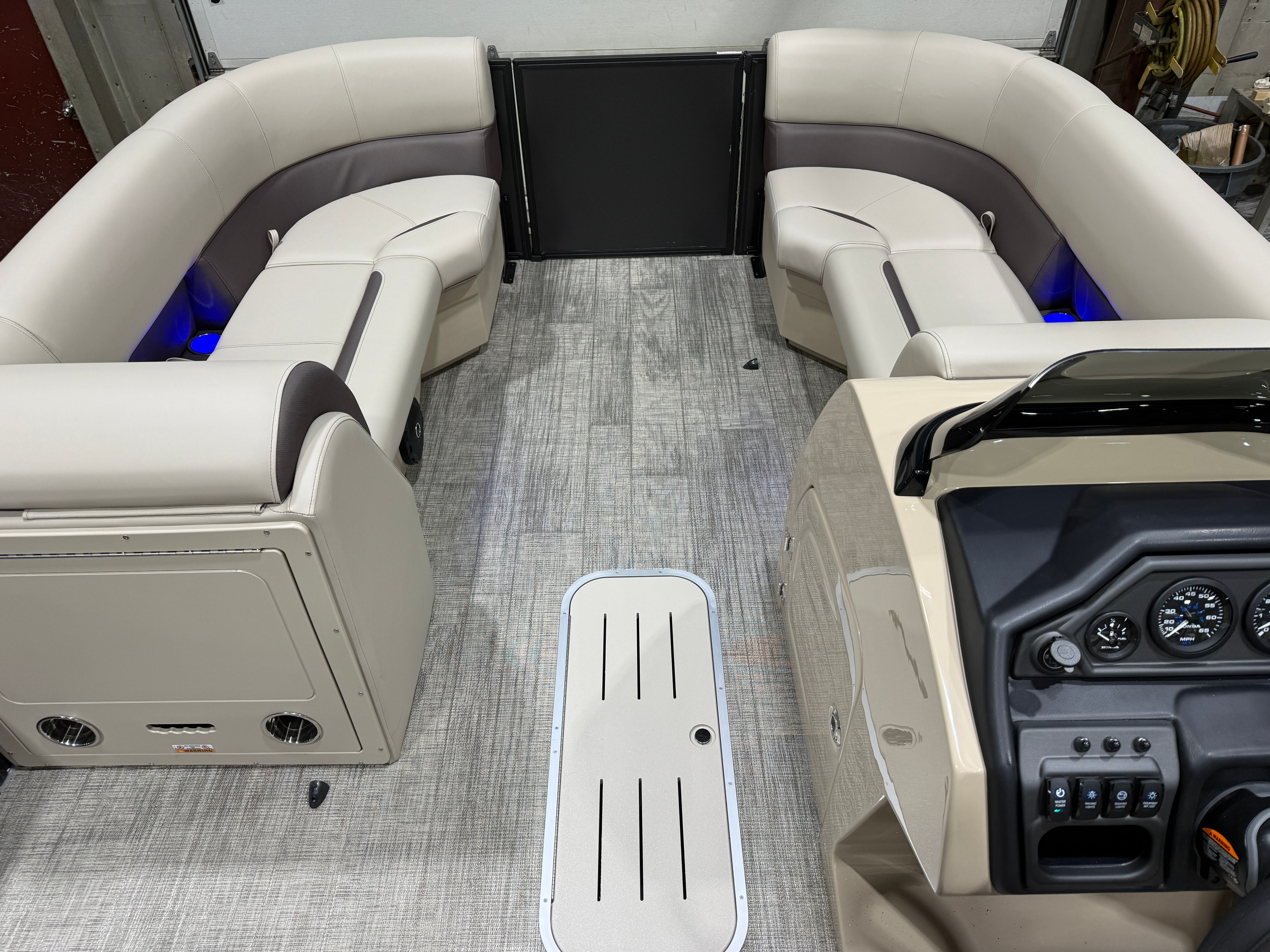 2026 Bentley Pontoons Legacy 223 Navigator Quad Lounge Tritoon & Honda 4-Stroke EFI - 11