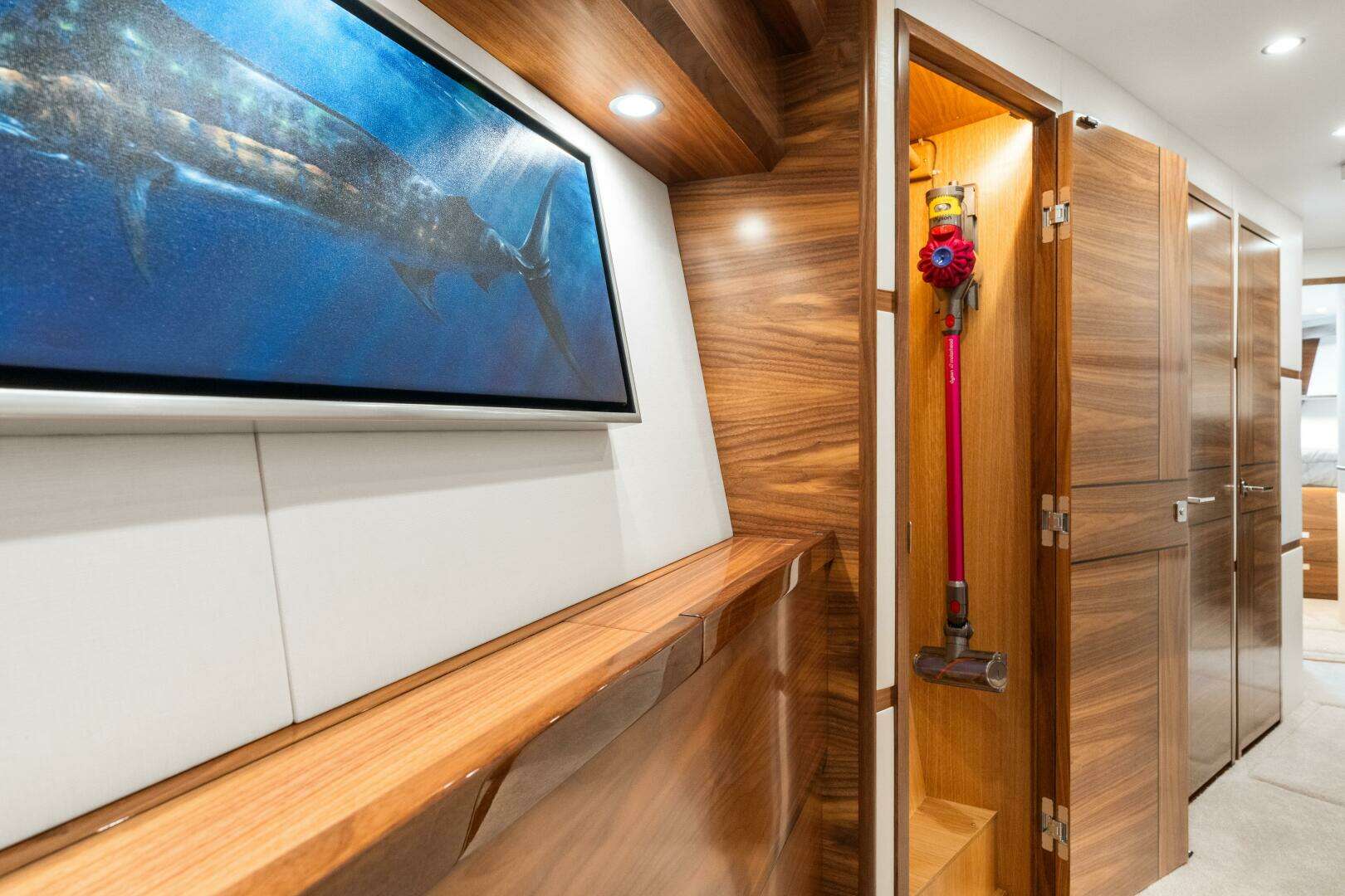 2026 Viking 74 Convertible - Image 27