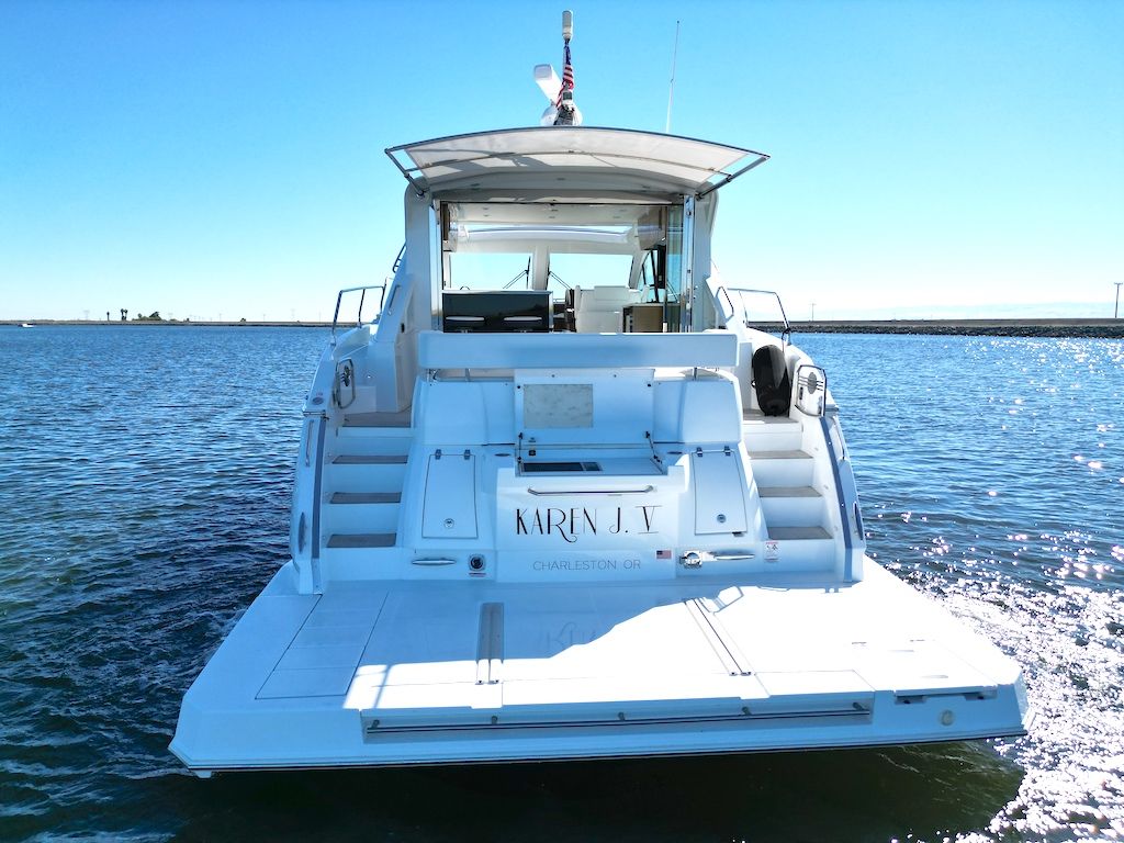 2019 Cruisers Yachts 50 Cantius - 3
